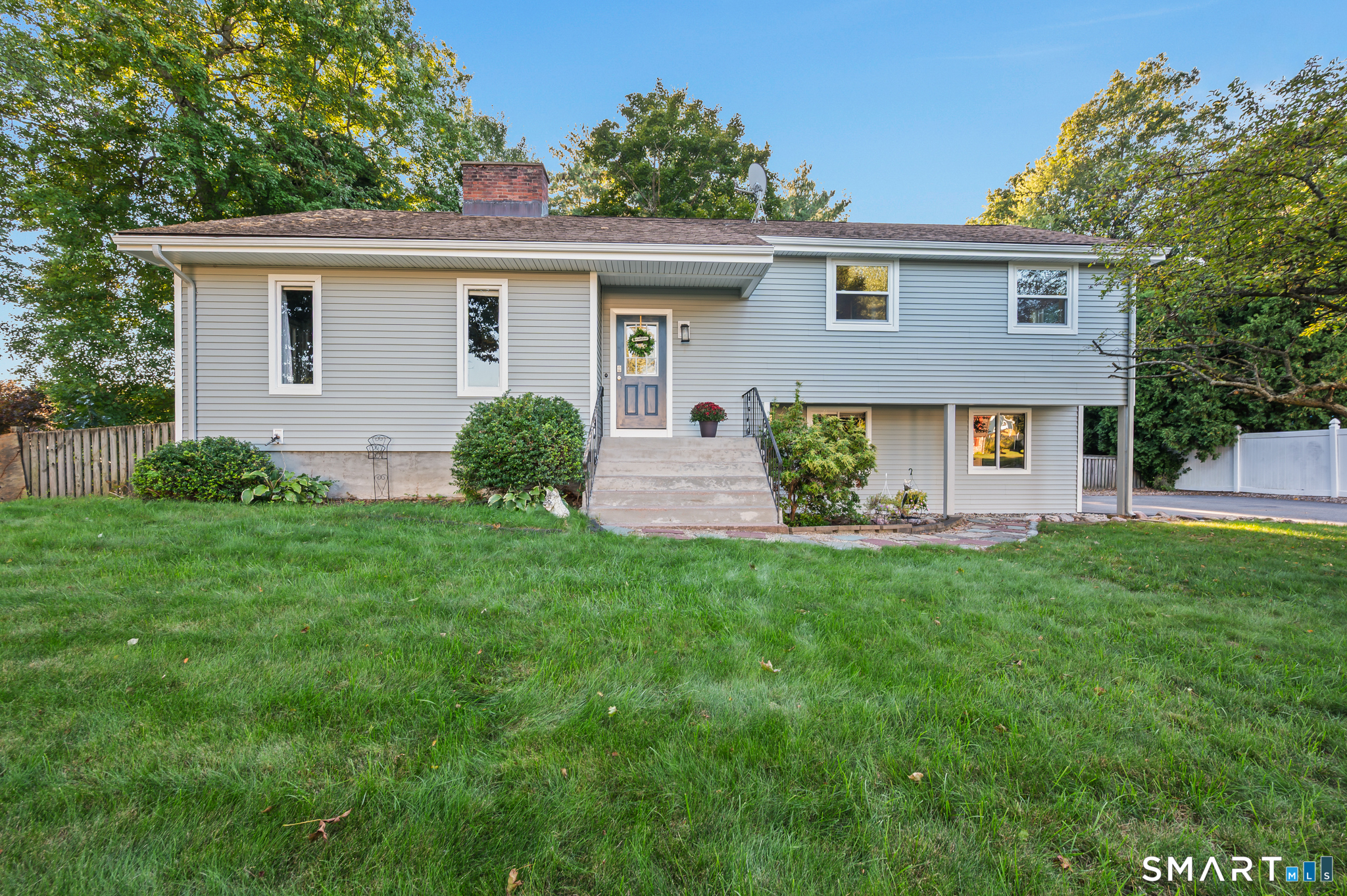 Photo 1 of Single family home for sale at 31 Oxford Dr, Glastonbury, CT 06033 | MLS# 24206626 | Listing updated on 2026-09-19