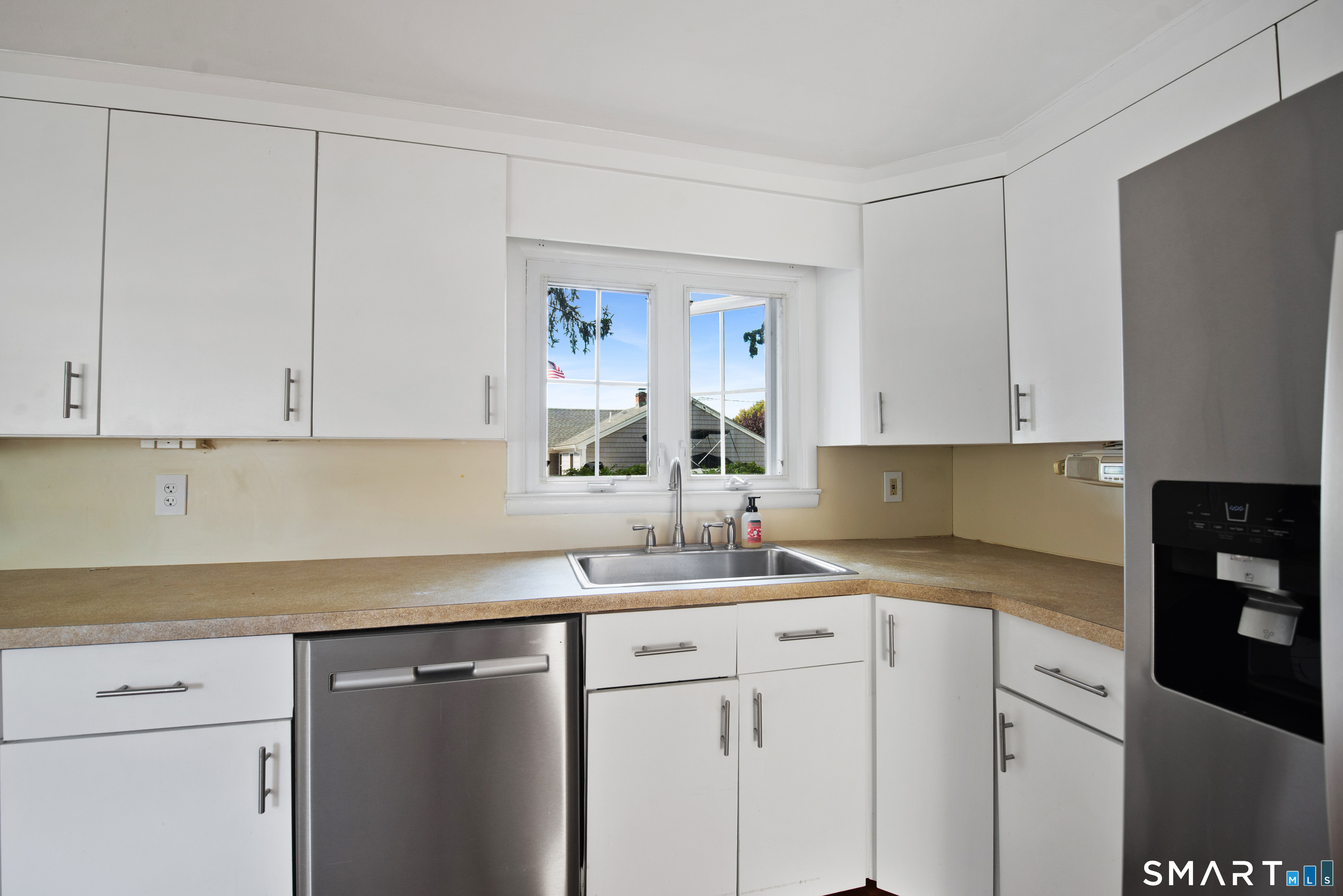47 Maple Avenue photo 13