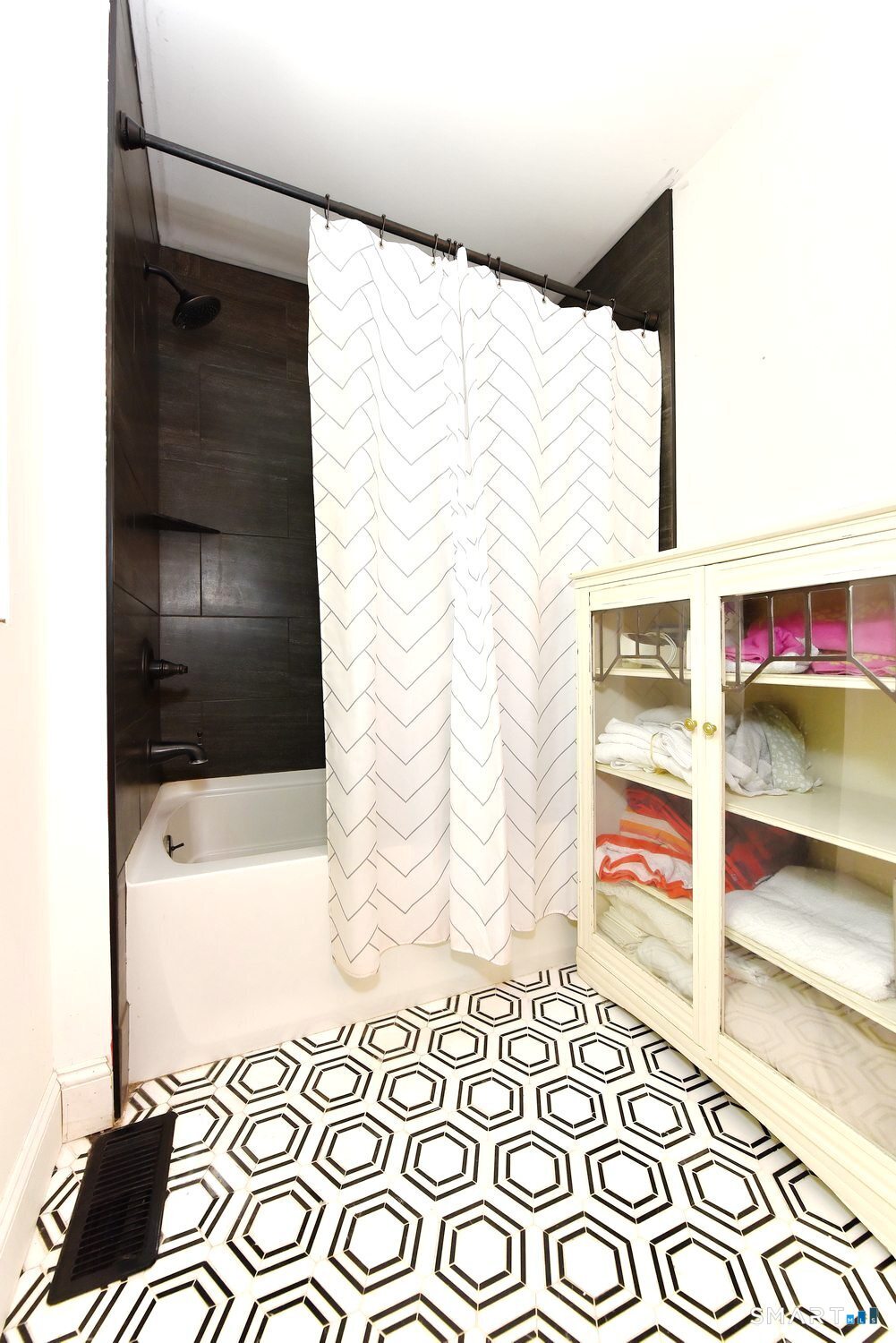 9 Wells Avenue photo 11
