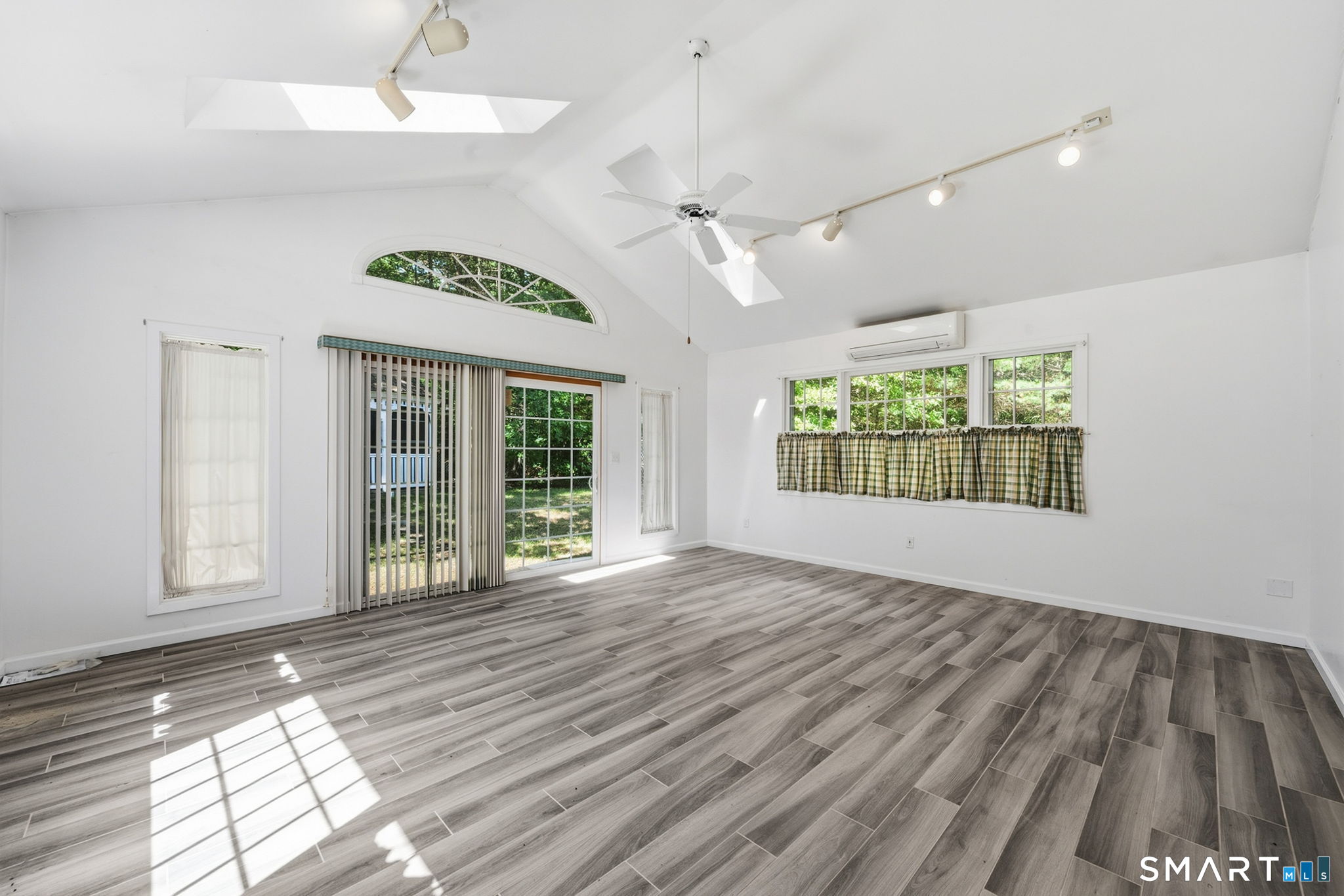 2 Acorn Drive photo 16