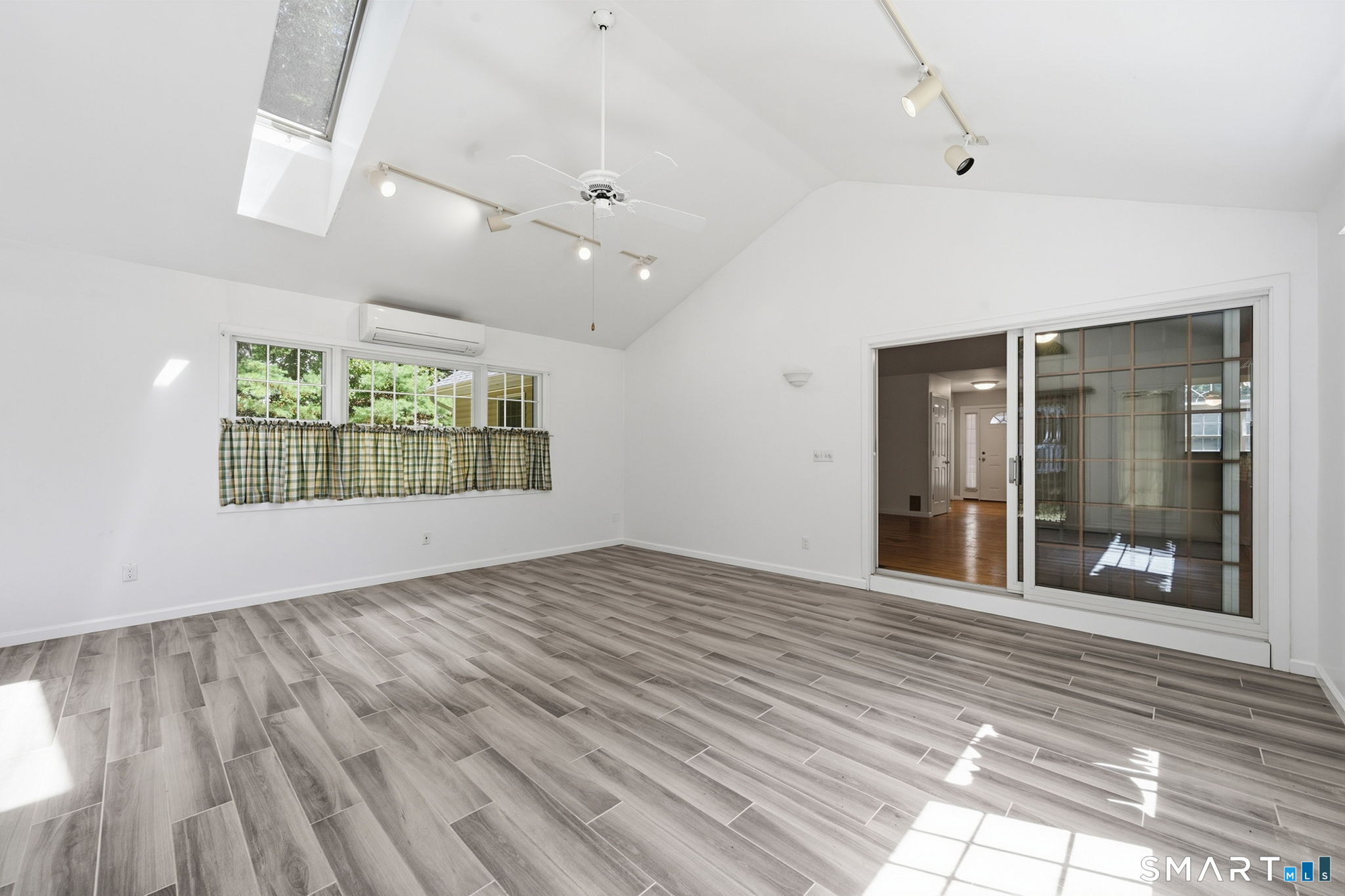 2 Acorn Drive photo 17