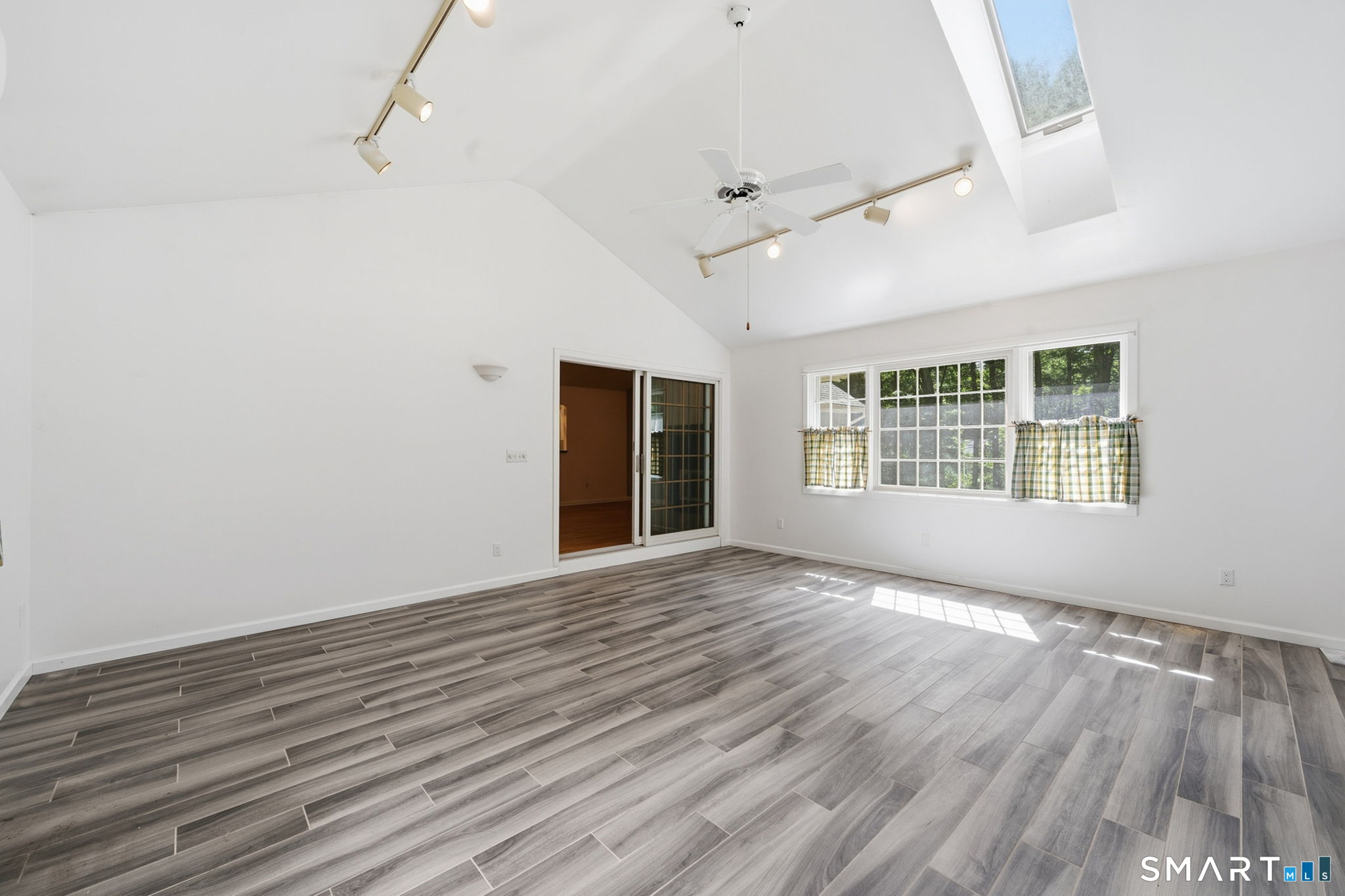 2 Acorn Drive photo 18