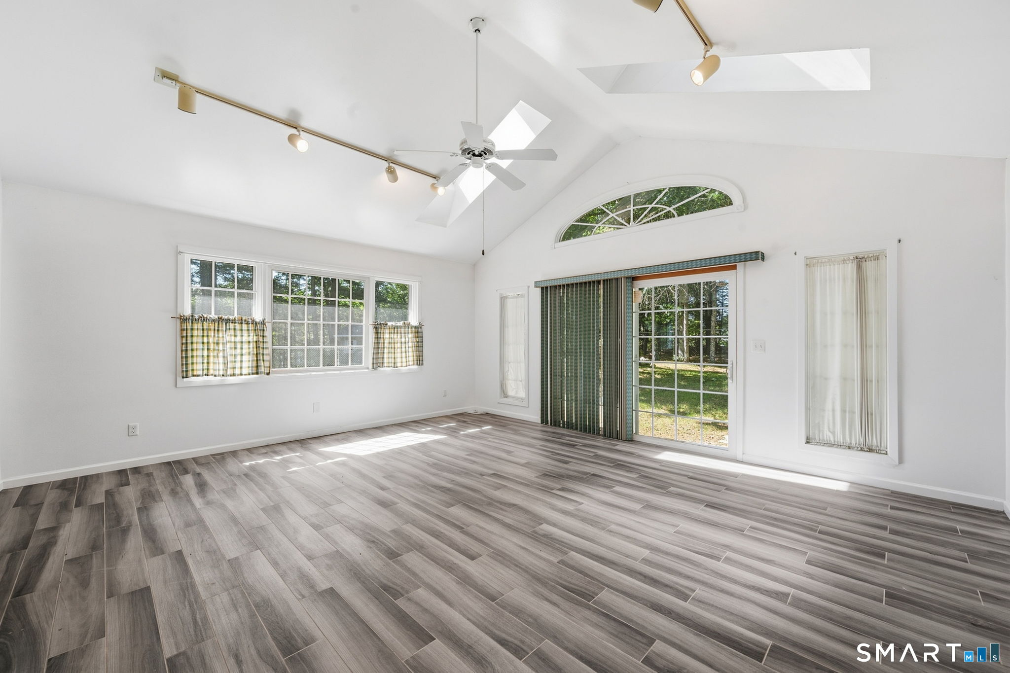 2 Acorn Drive photo 19