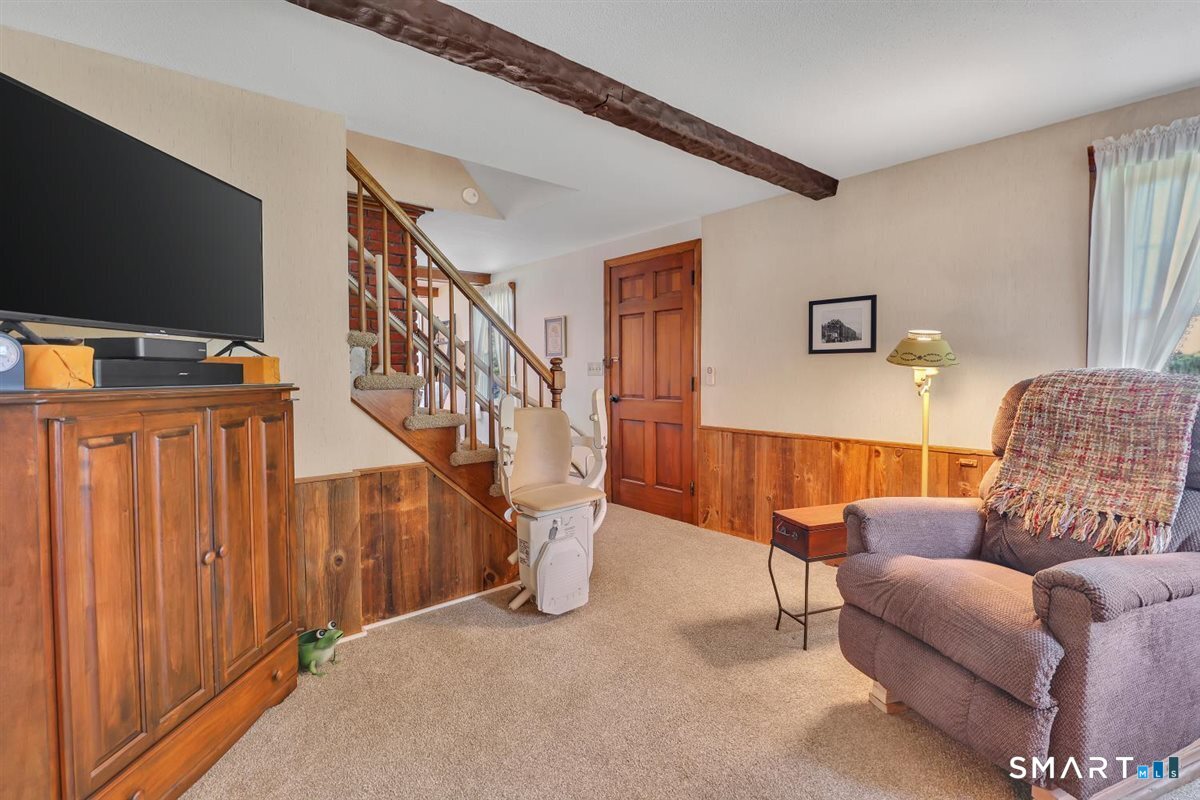 676 Bush Hill Road photo 24