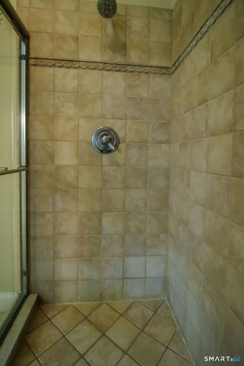 1 James Place photo 17