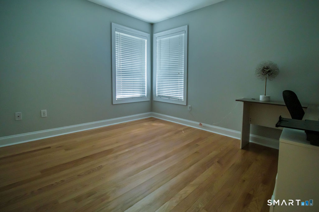 1 James Place photo 18