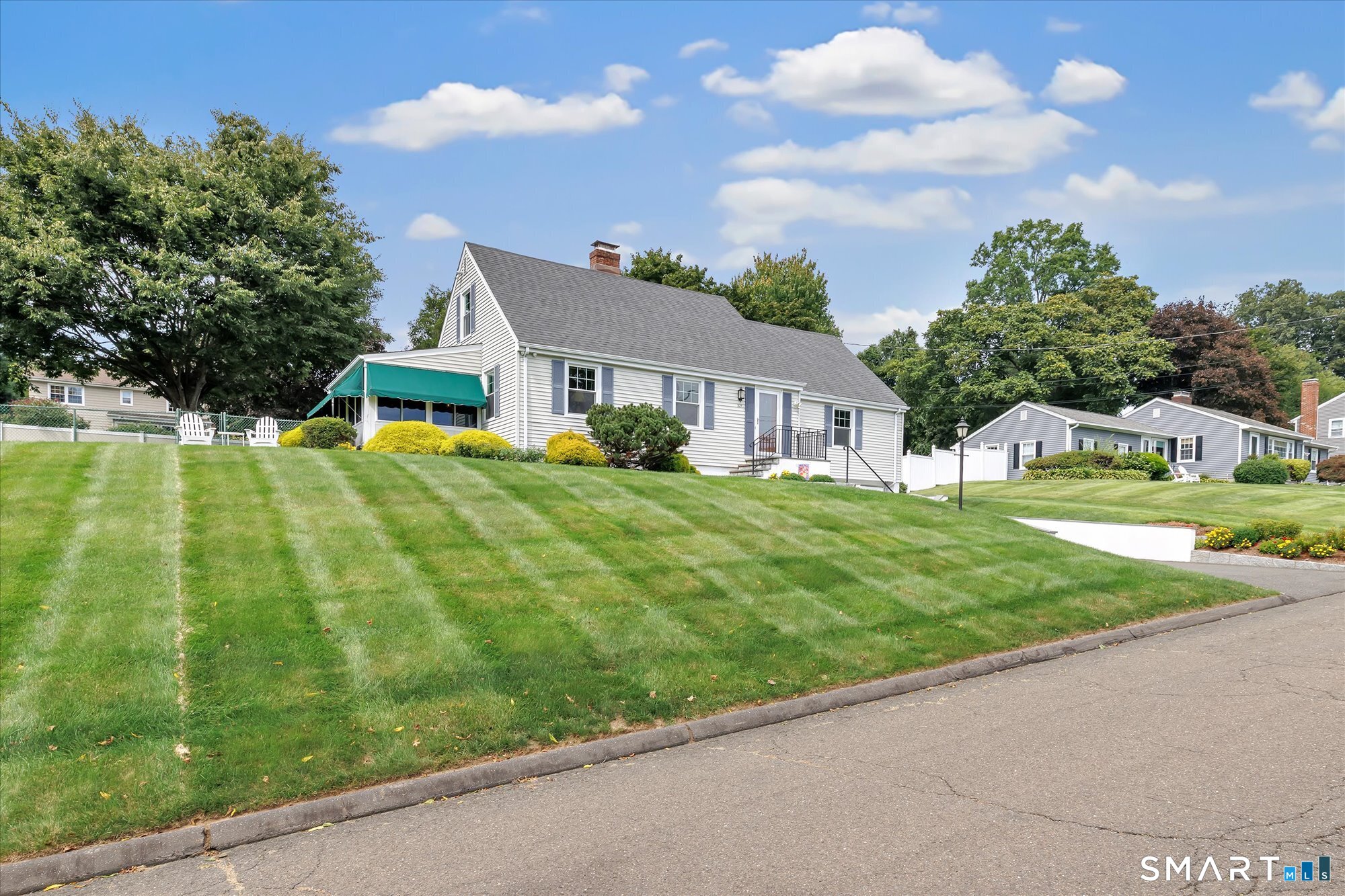 Photo 1 of Single family home for sale at 321 Bridgeview Pl, Stratford, CT 06614 | MLS# 24205885 | Listing updated on 2026-09-15