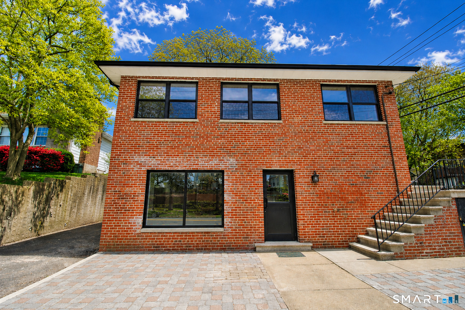 574 Kimball Avenue photo 2