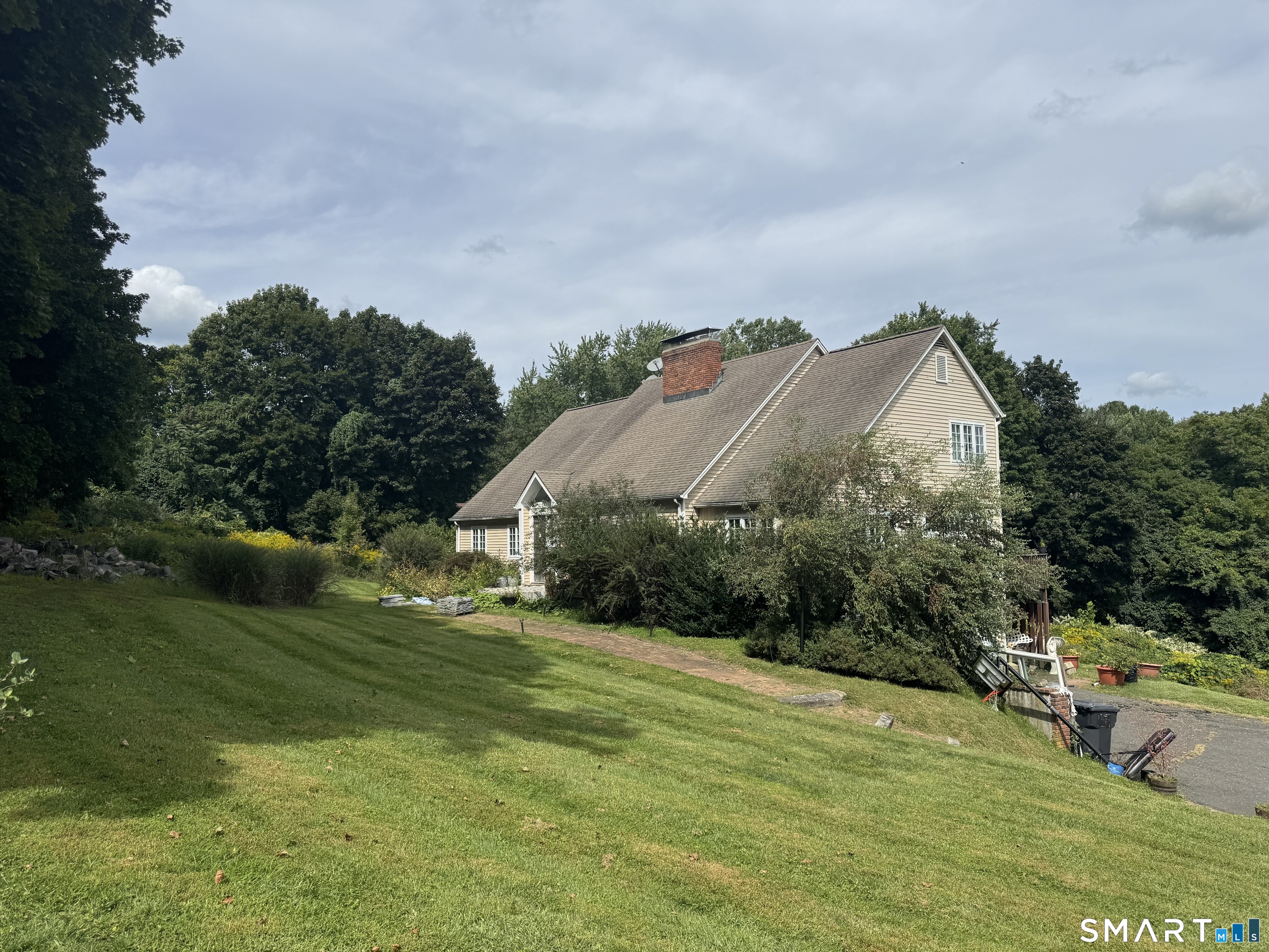 Photo 1 of Single family home for sale at 141 Saint Johns Rd, Ridgefield, CT 06877 | MLS# 24206706 | Listing updated on 2026-09-13