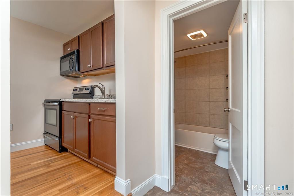 502 Stearns Street photo 4