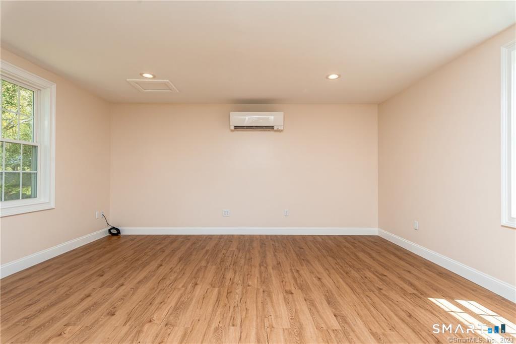502 Stearns Street photo 5