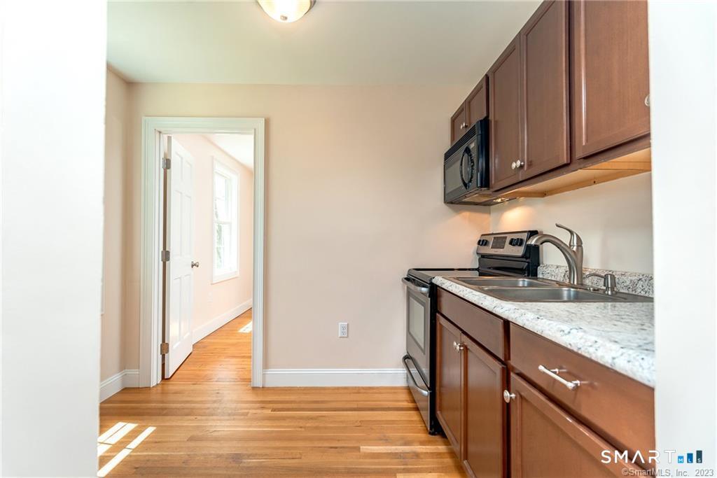502 Stearns Street photo 11