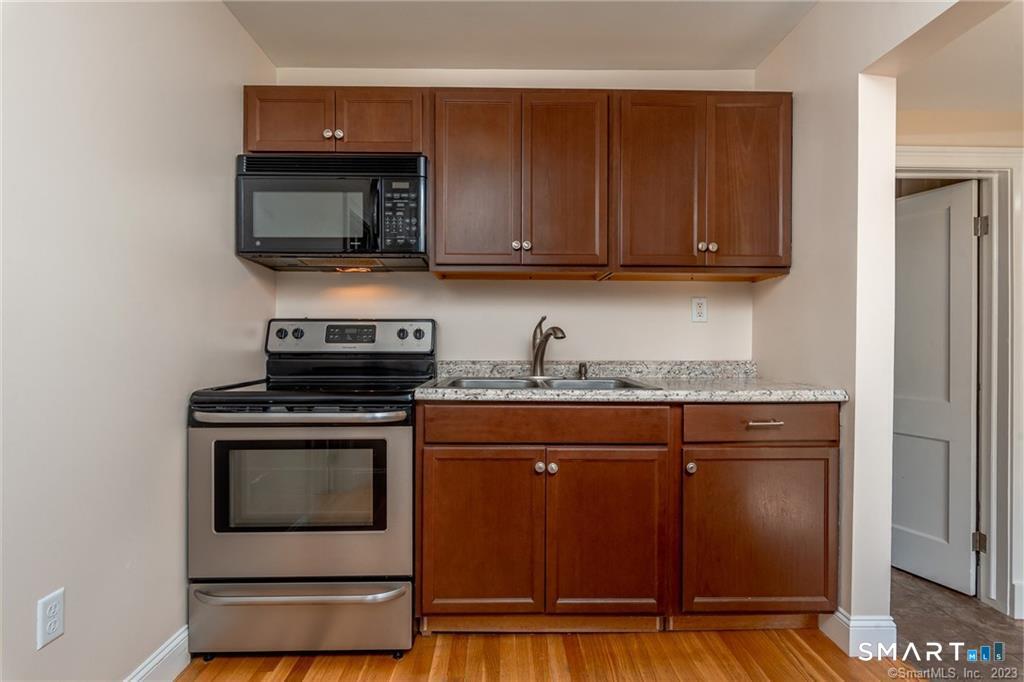 502 Stearns Street photo 16