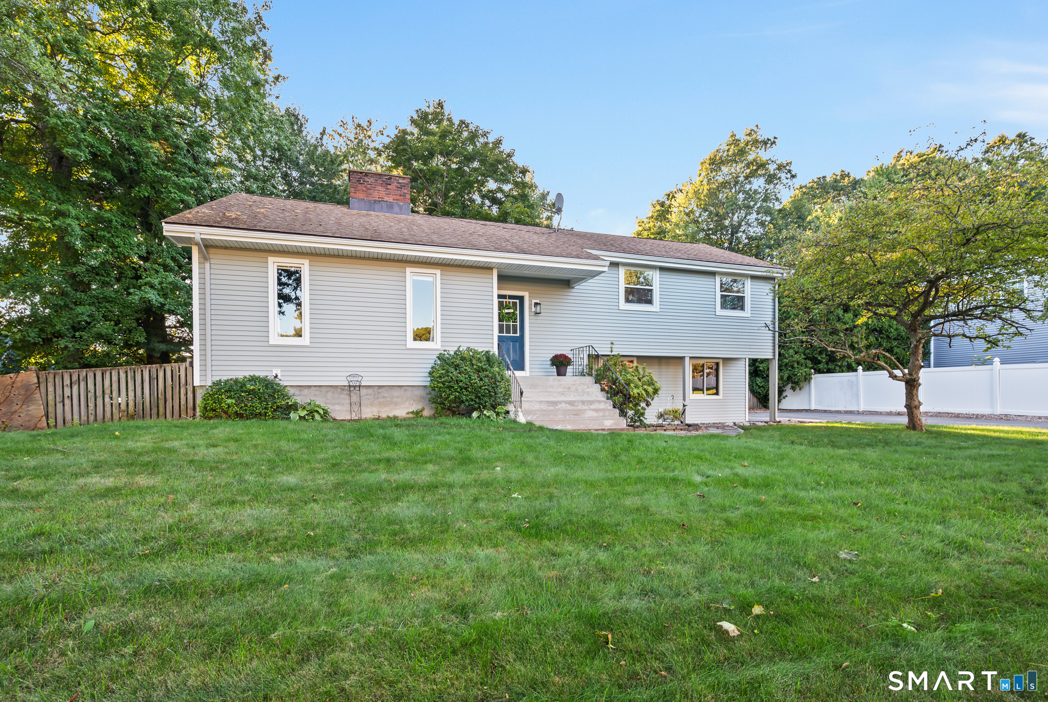 Photo 2 of Single family home for sale at 31 Oxford Dr, Glastonbury, CT 06033 | MLS# 24206626 | Listing updated on 2026-09-19