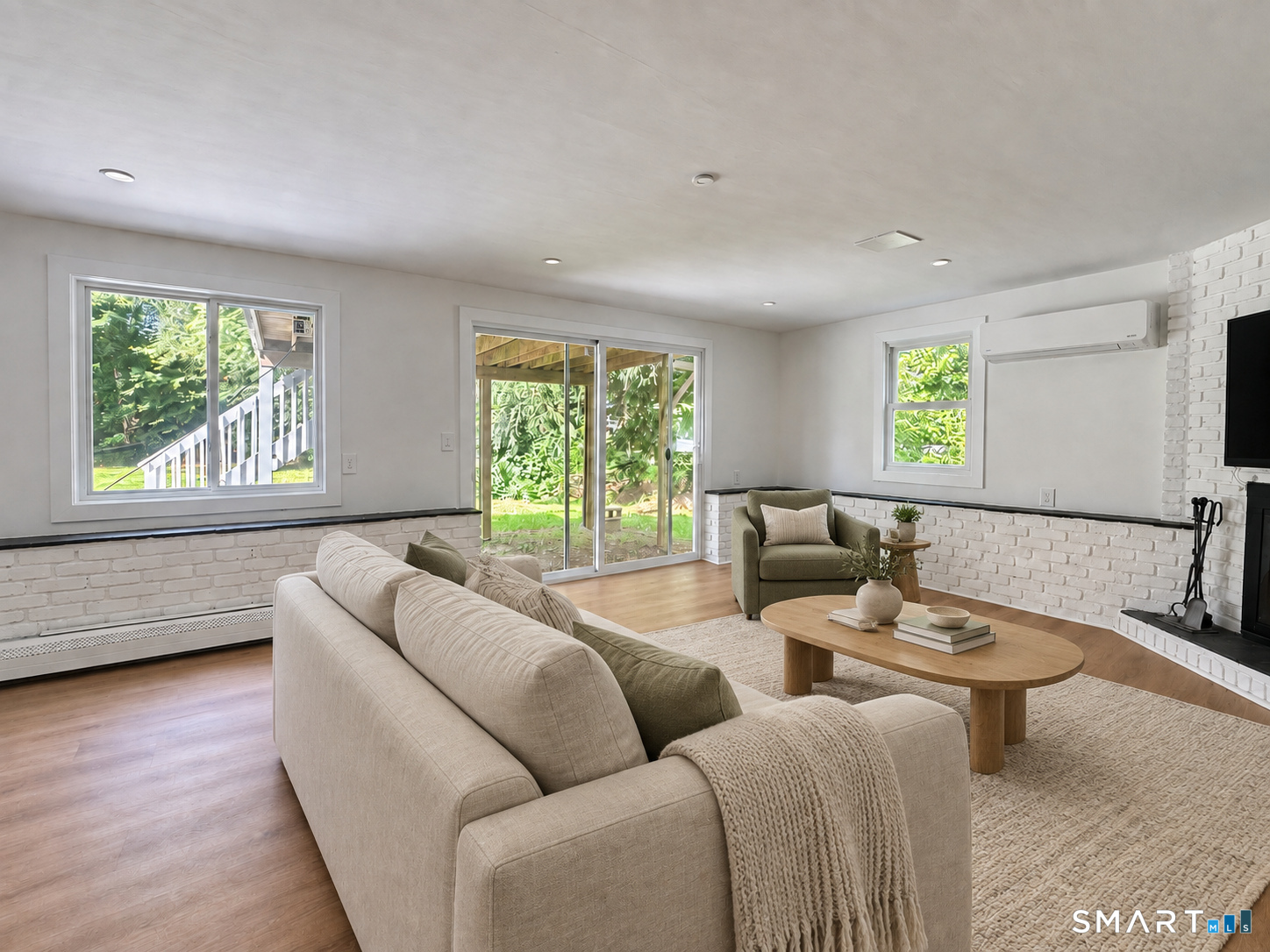 4 Robert Lane Unit #B photo 9