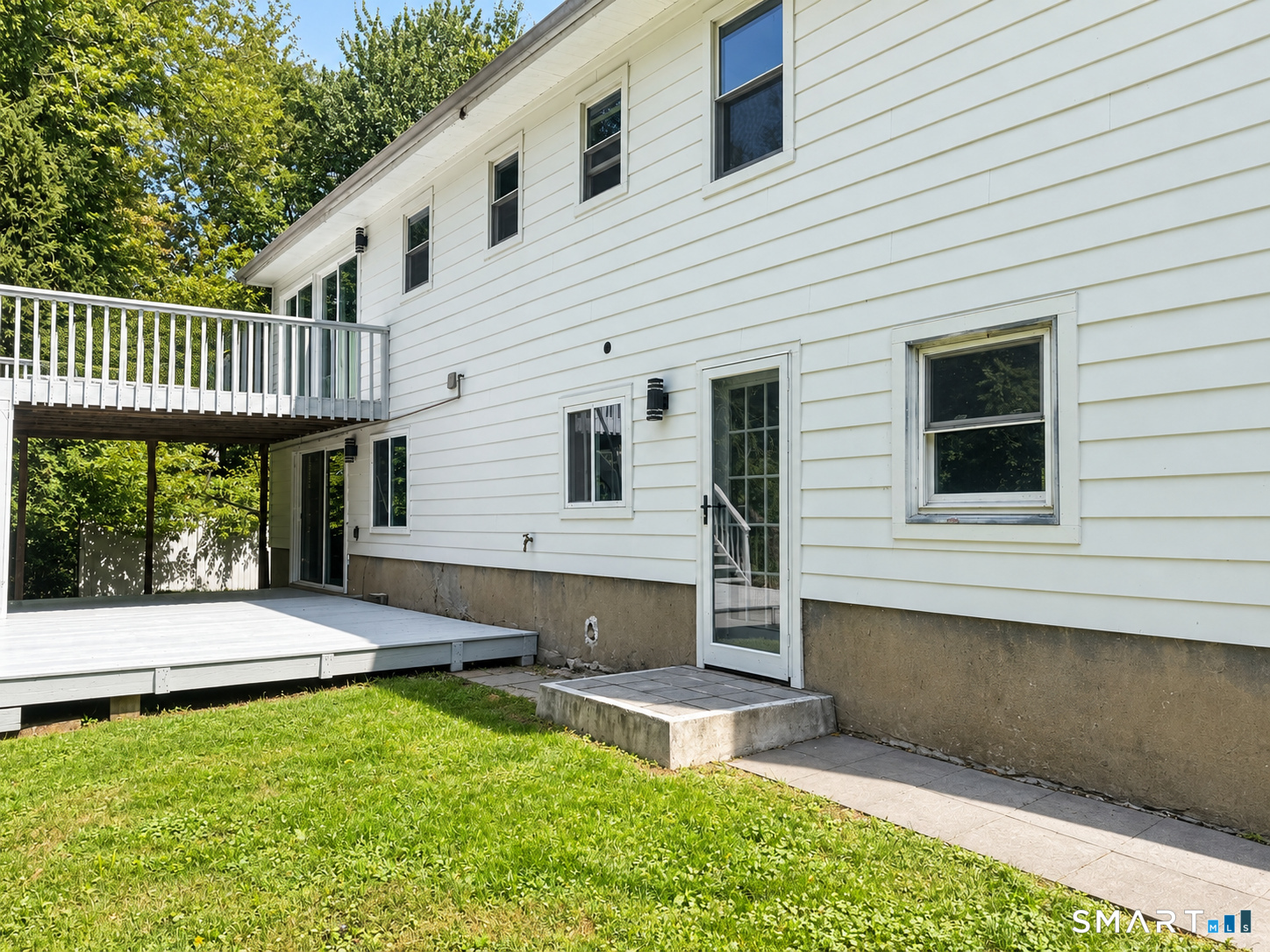 4 Robert Lane Unit #B photo 17