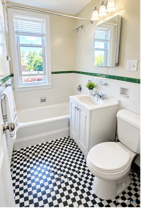 9 EVERGREEN Avenue Unit #C6 photo 4