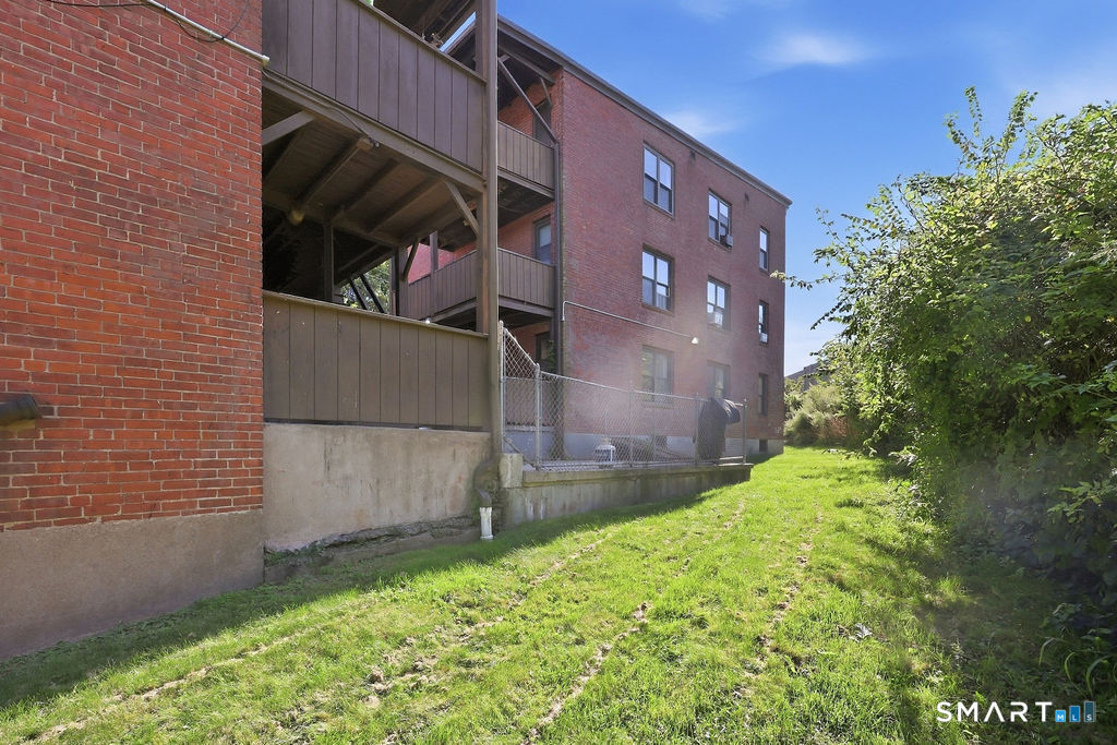 61 East Main Street photo 21