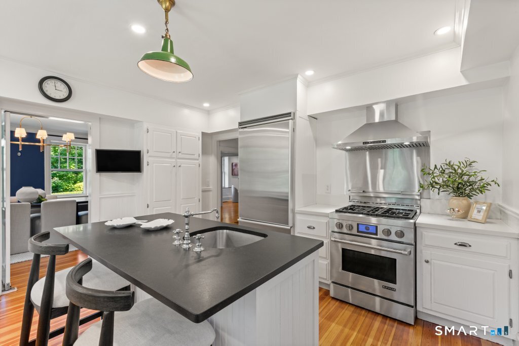 592 West Hill Road photo 10