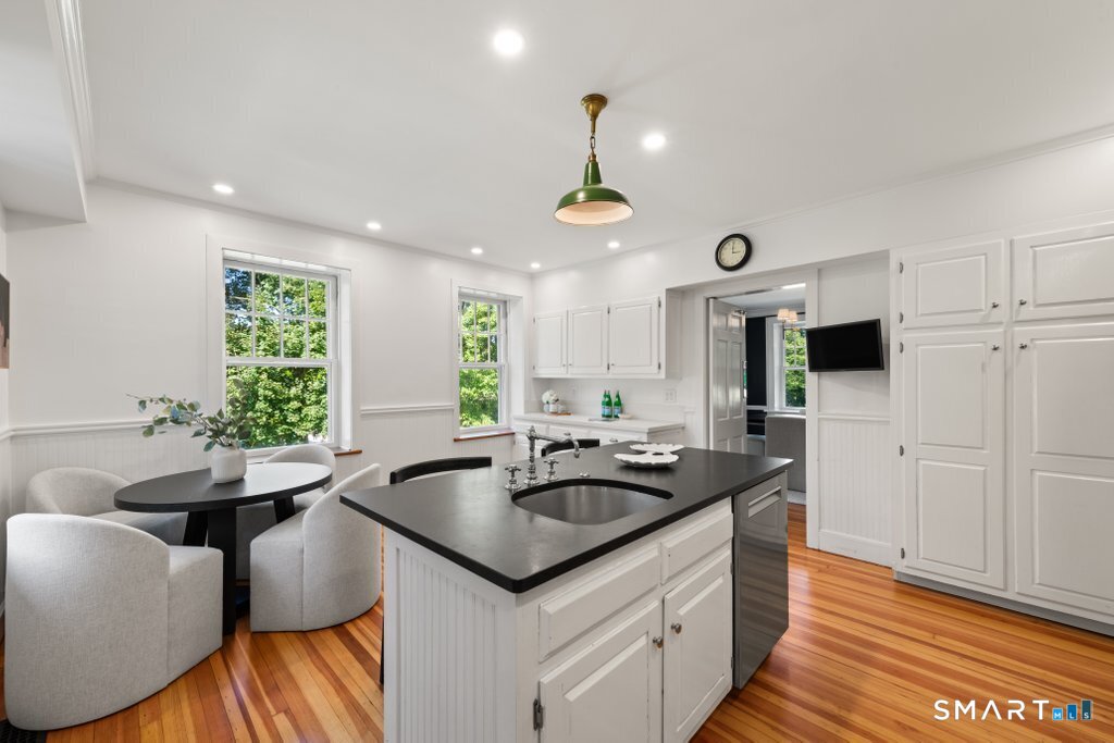 592 West Hill Road photo 11
