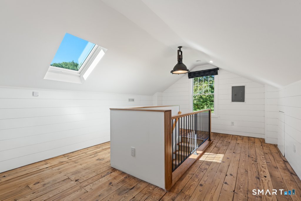 592 West Hill Road photo 24