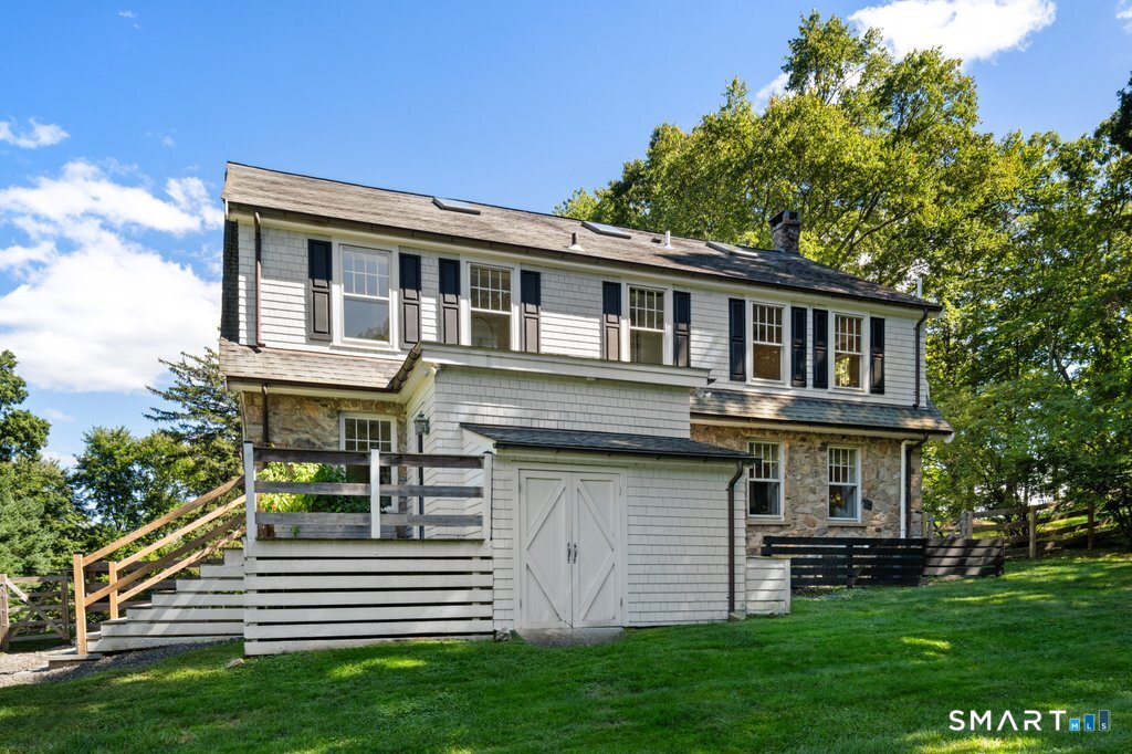 592 West Hill Road photo 30