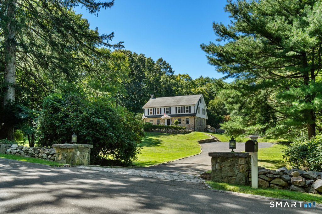 592 West Hill Road photo 32
