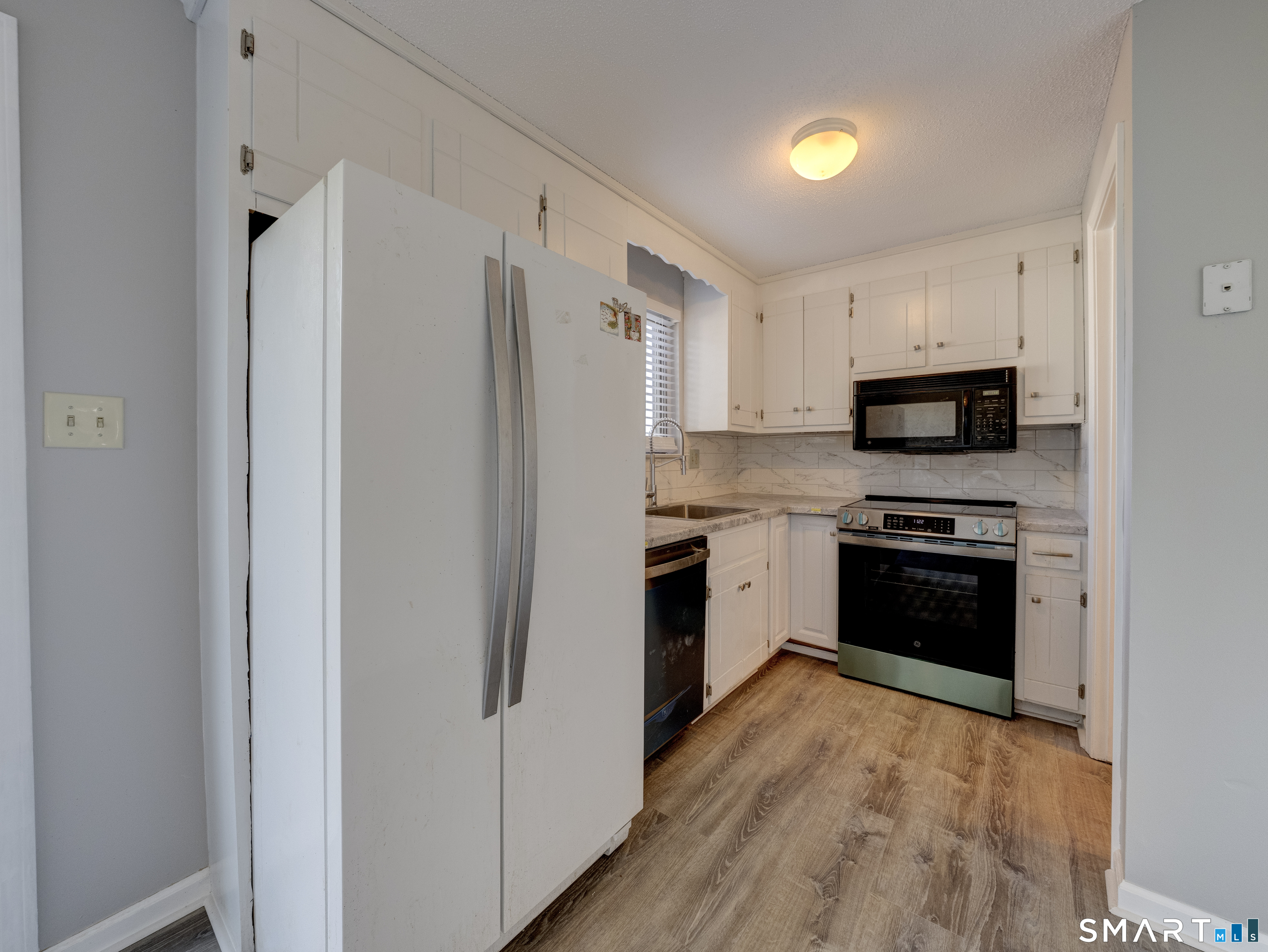 600 Clark Avenue Unit #27 photo 12