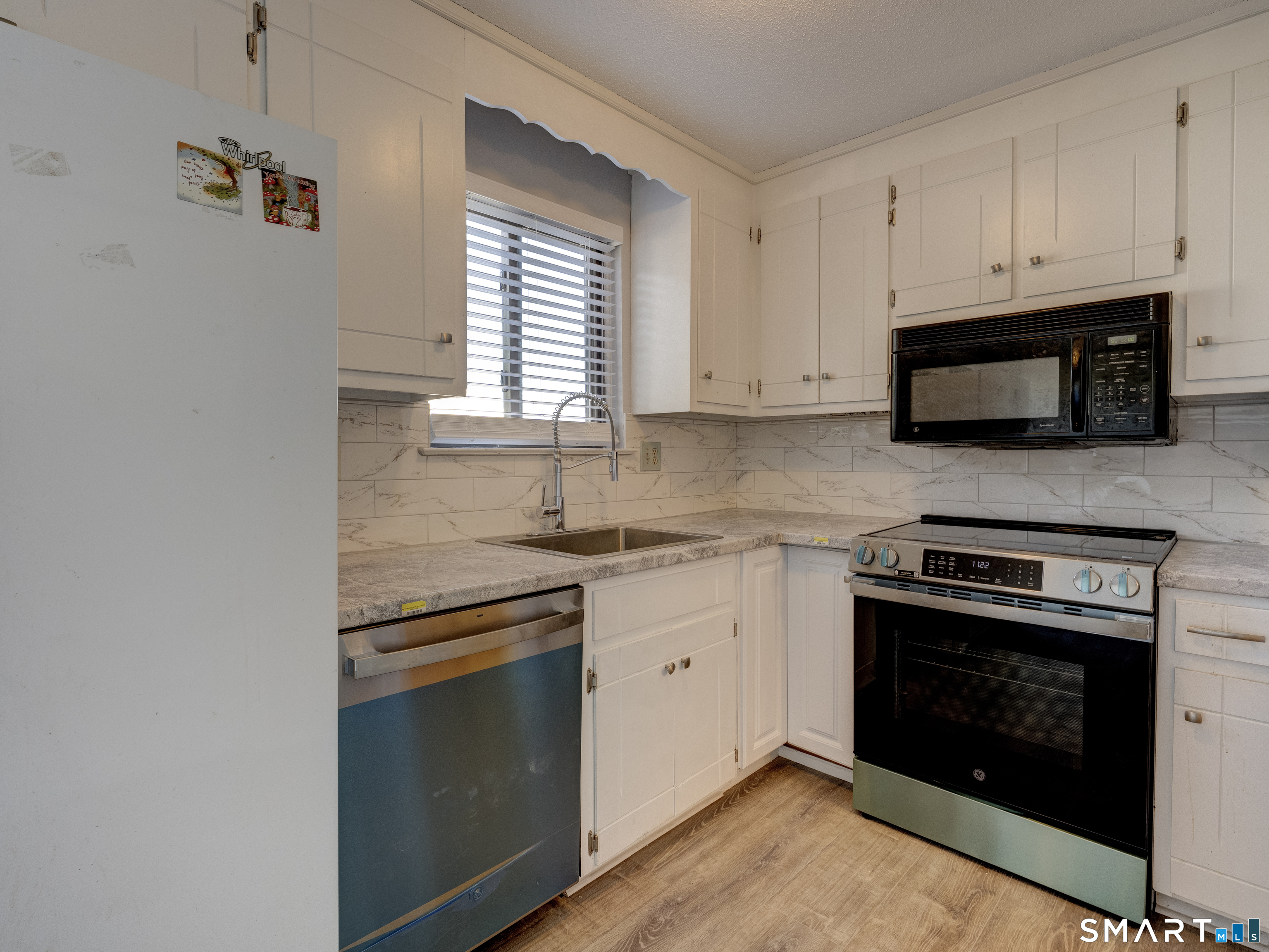 600 Clark Avenue Unit #27 photo 13