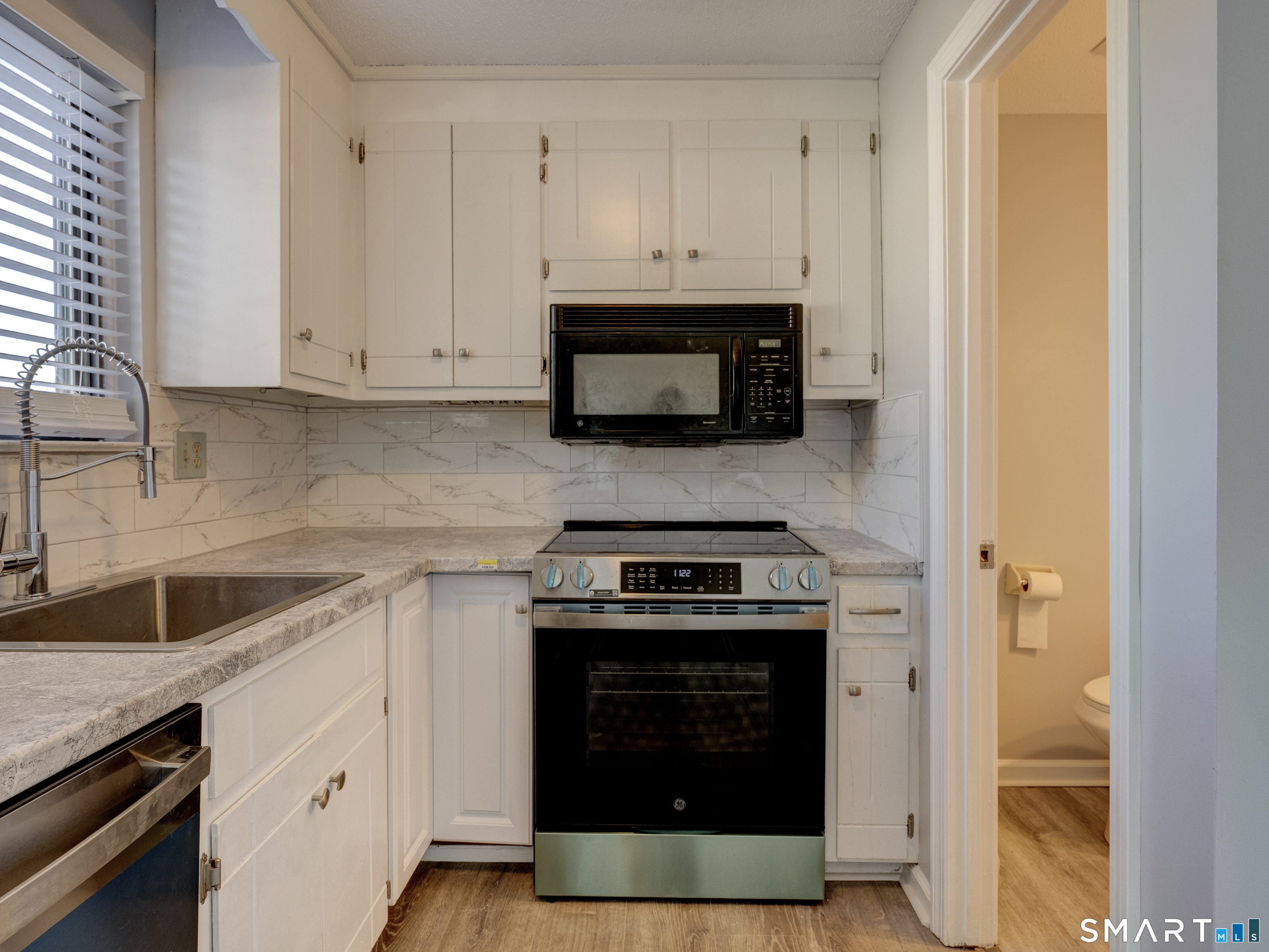 600 Clark Avenue Unit #27 photo 15
