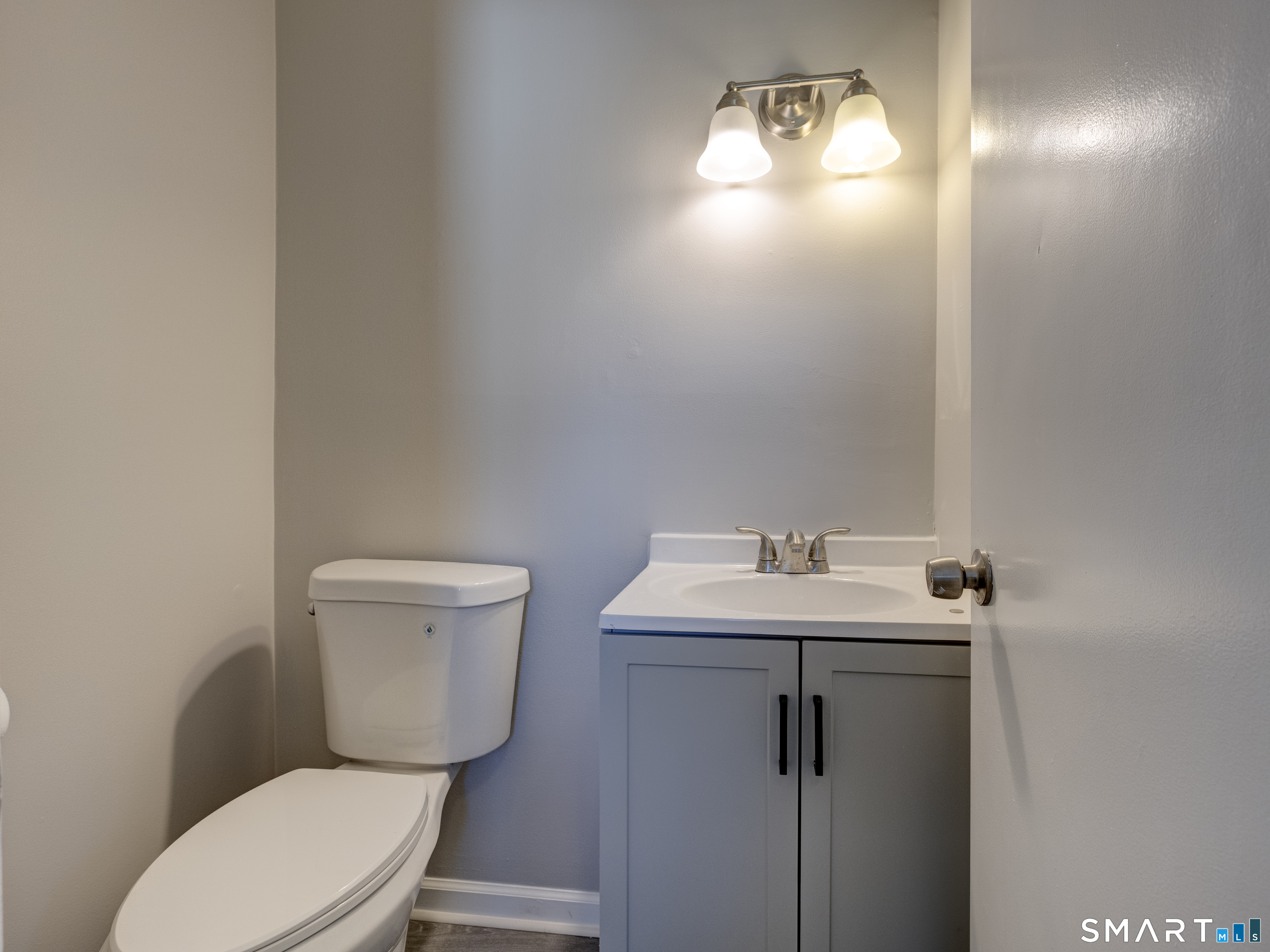 600 Clark Avenue Unit #27 photo 16