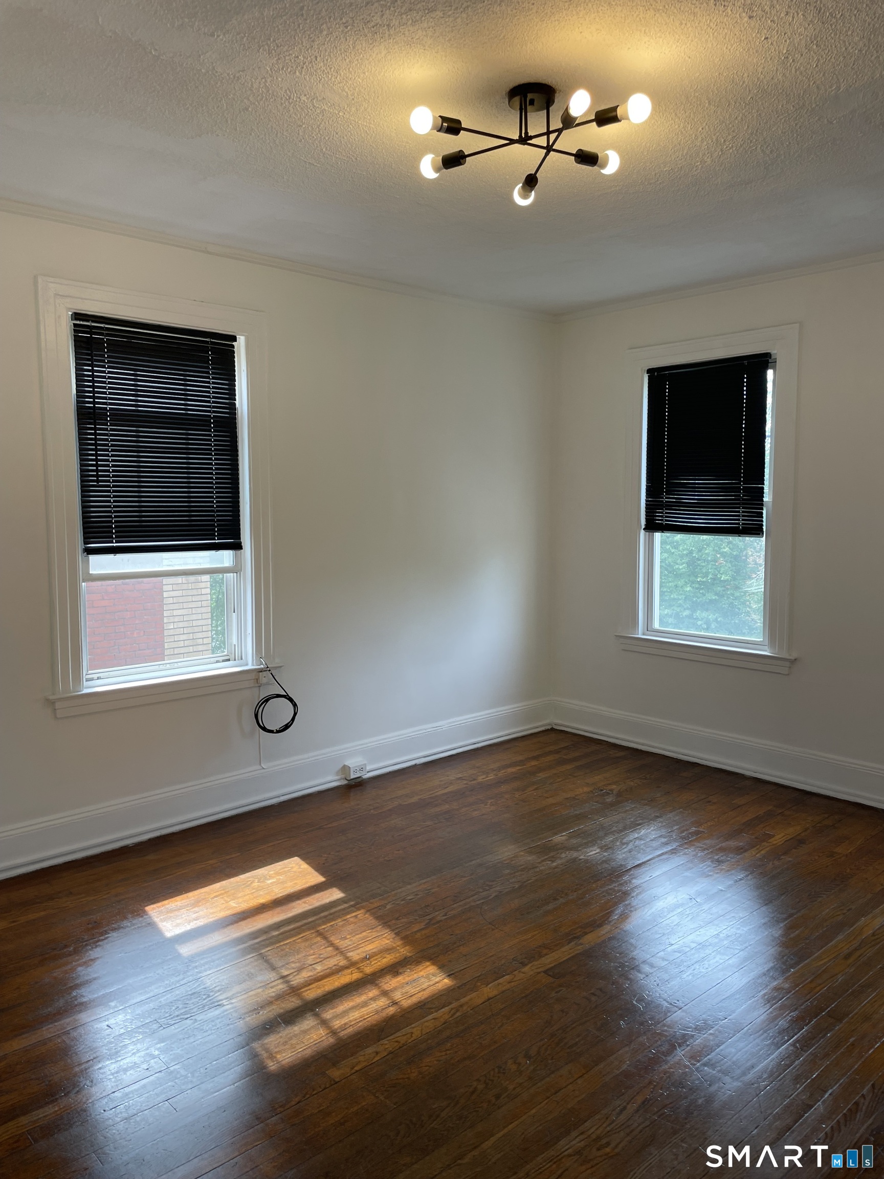 388 Woodland Street photo 3