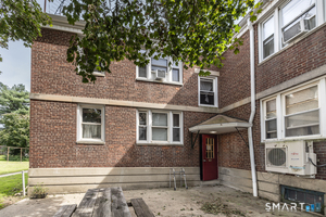 744 Canaan, Unit Blg87 21, Bridgeport