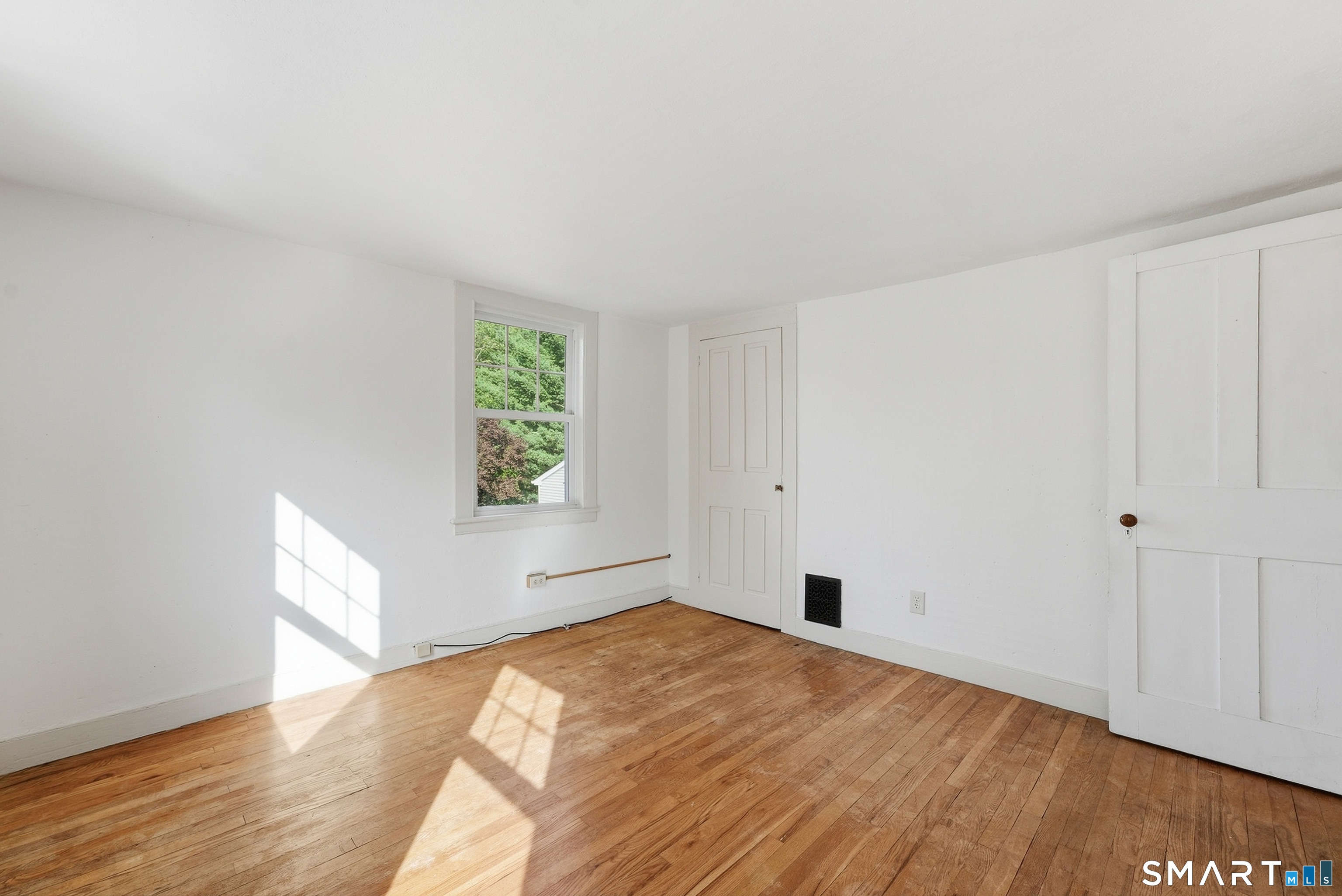 296 Nott Street photo 14