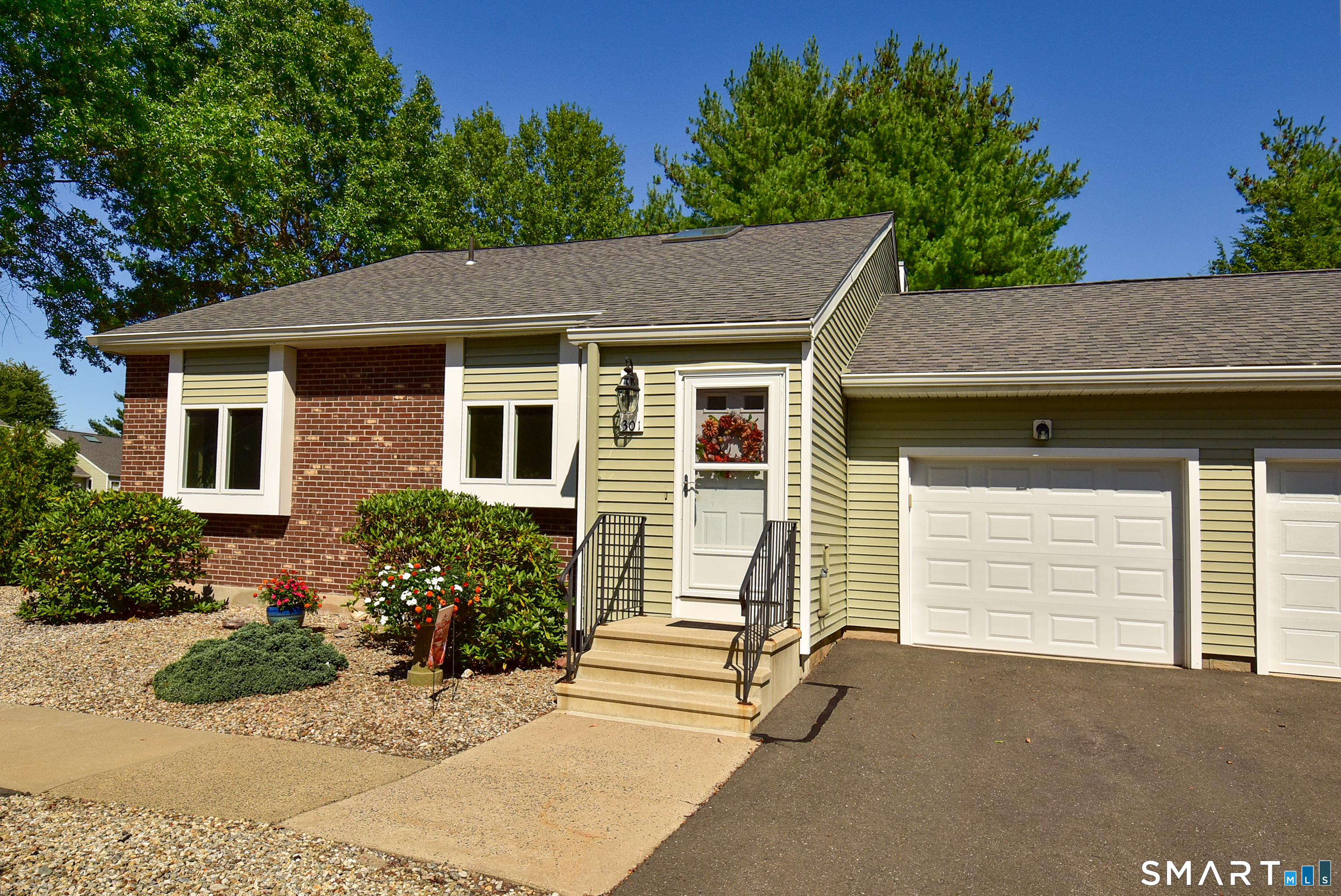 301 Sand Stone Drive, South Windsor