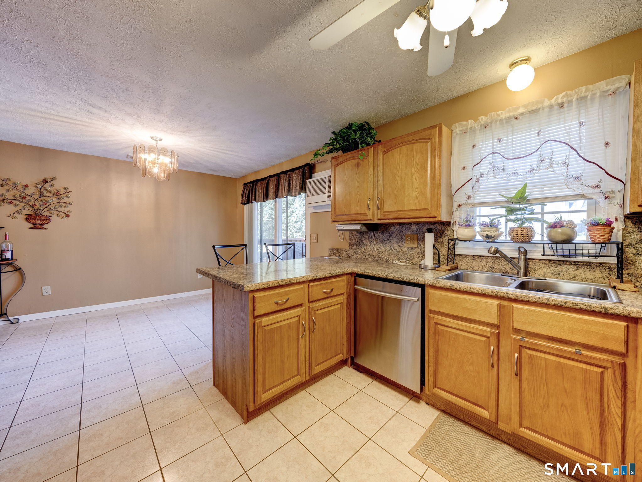 76 Long Lane photo 22