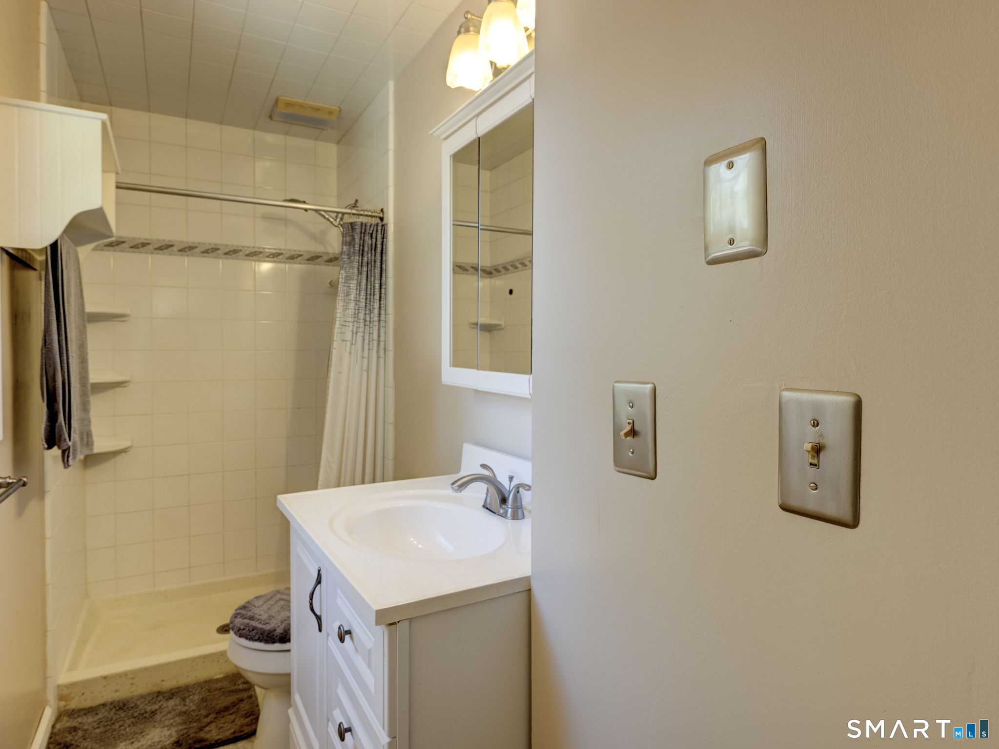 76 Long Lane photo 24