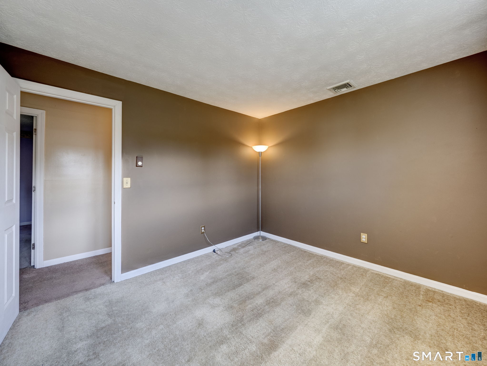 76 Long Lane photo 27