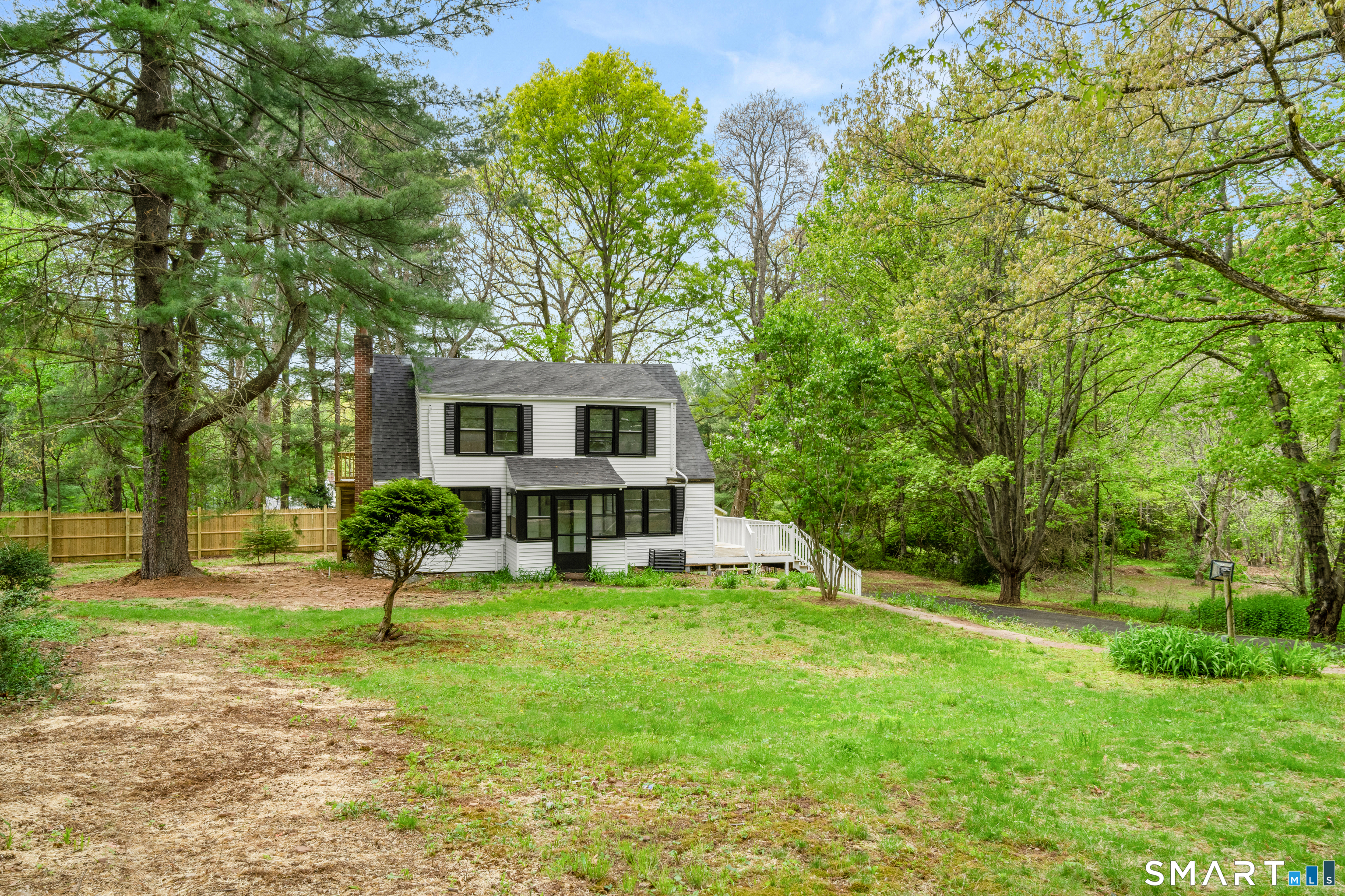 1335 Wolf Hill Road photo 2