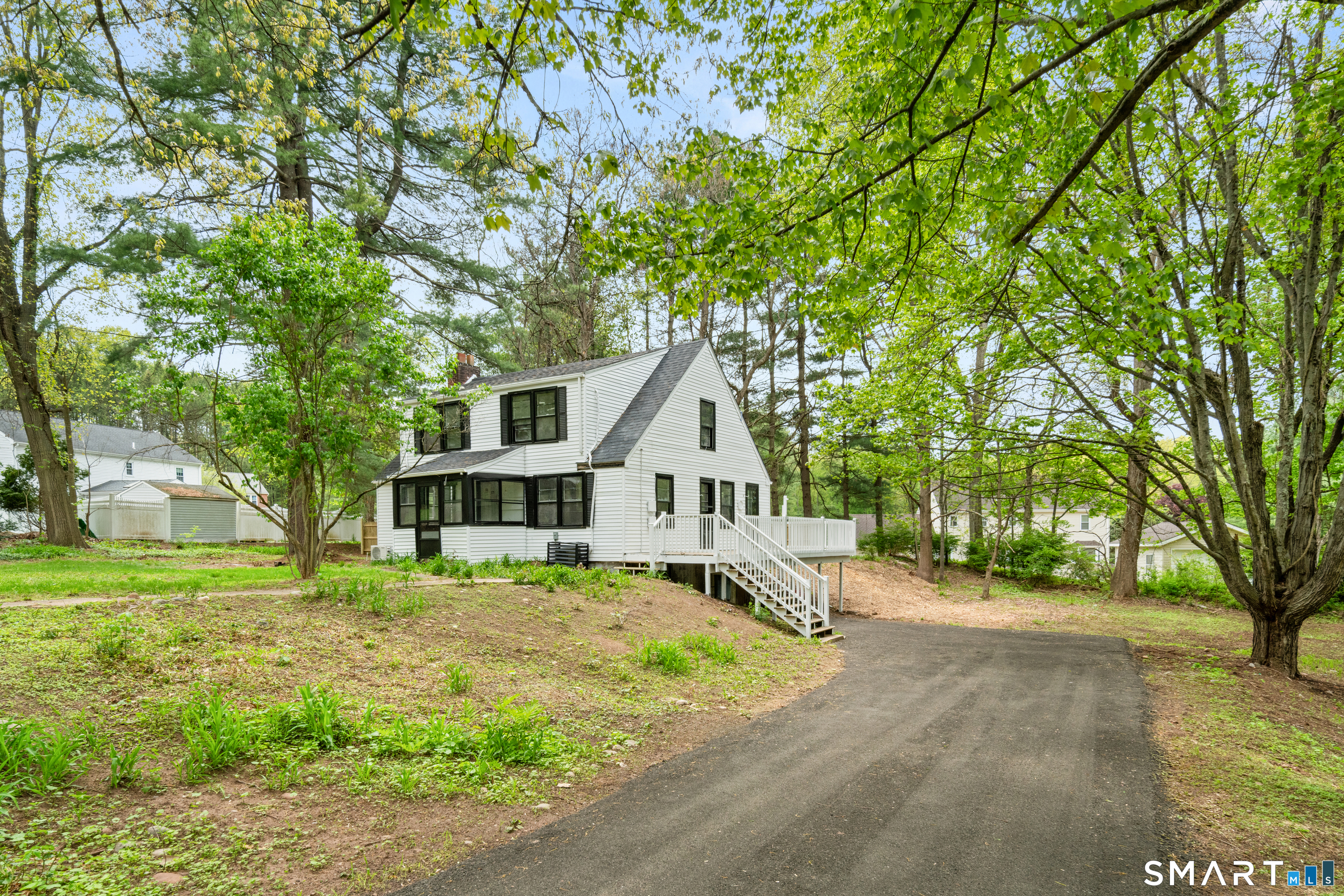 1335 Wolf Hill Road photo 3