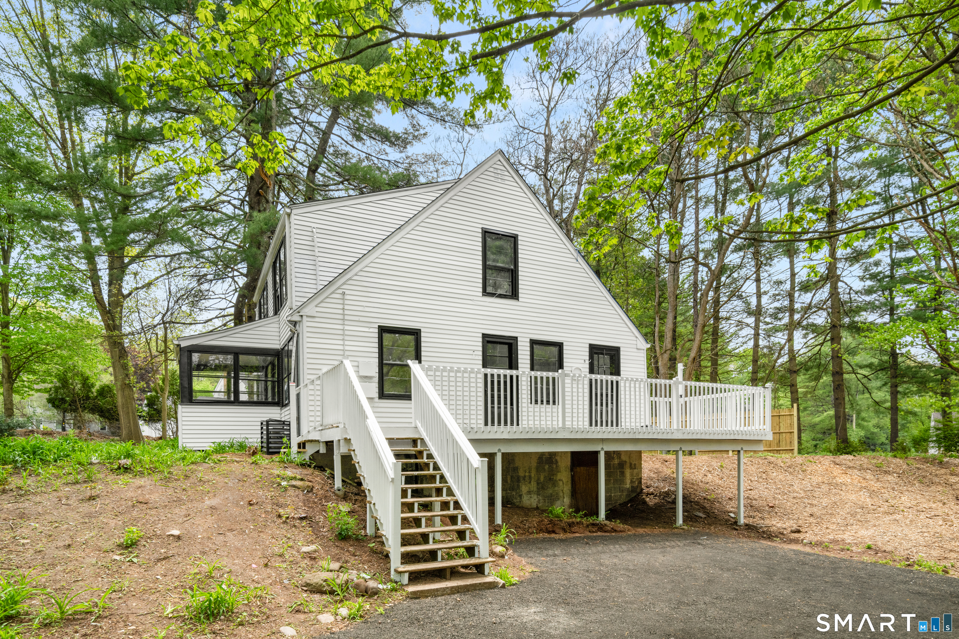 1335 Wolf Hill Road photo 4