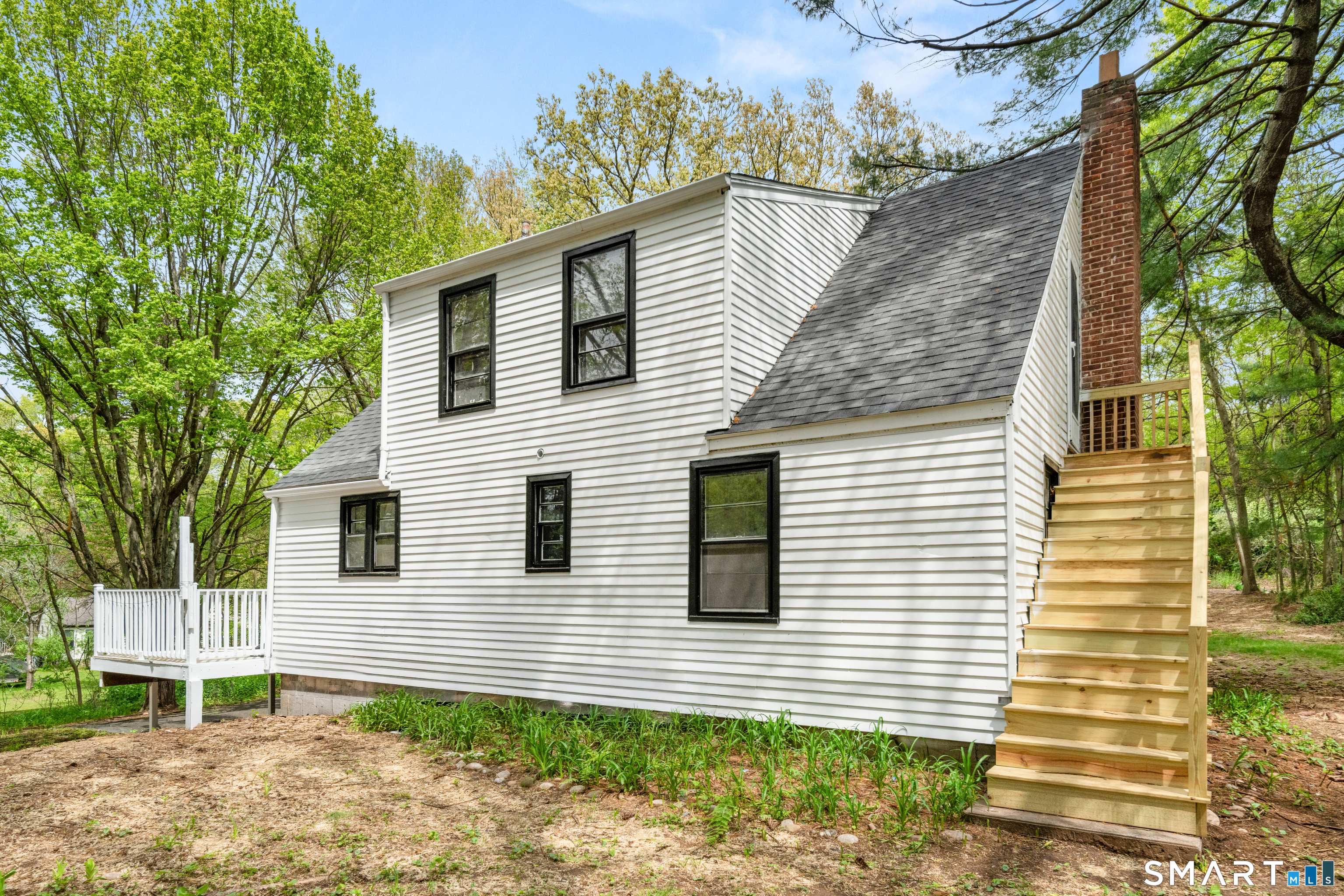 1335 Wolf Hill Road photo 8