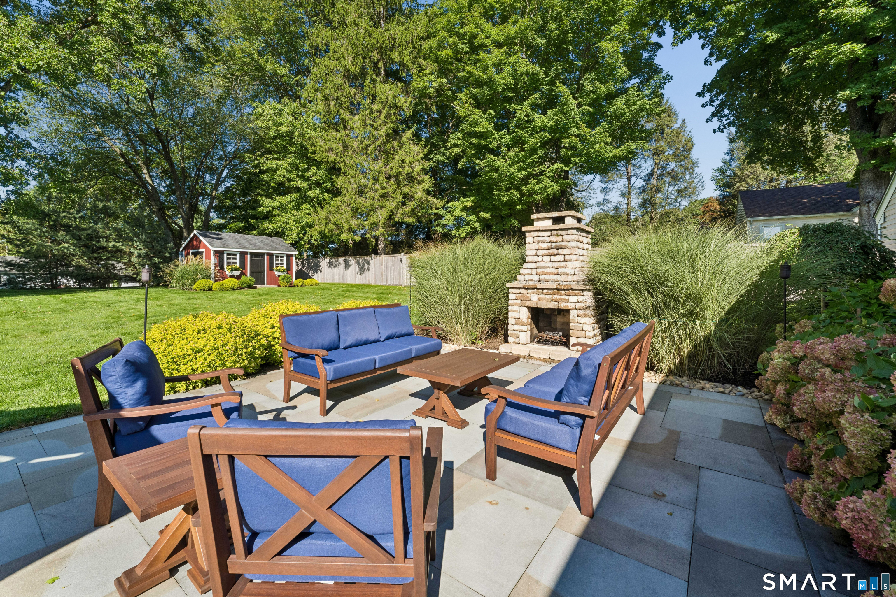 14 Redwood Drive photo 32