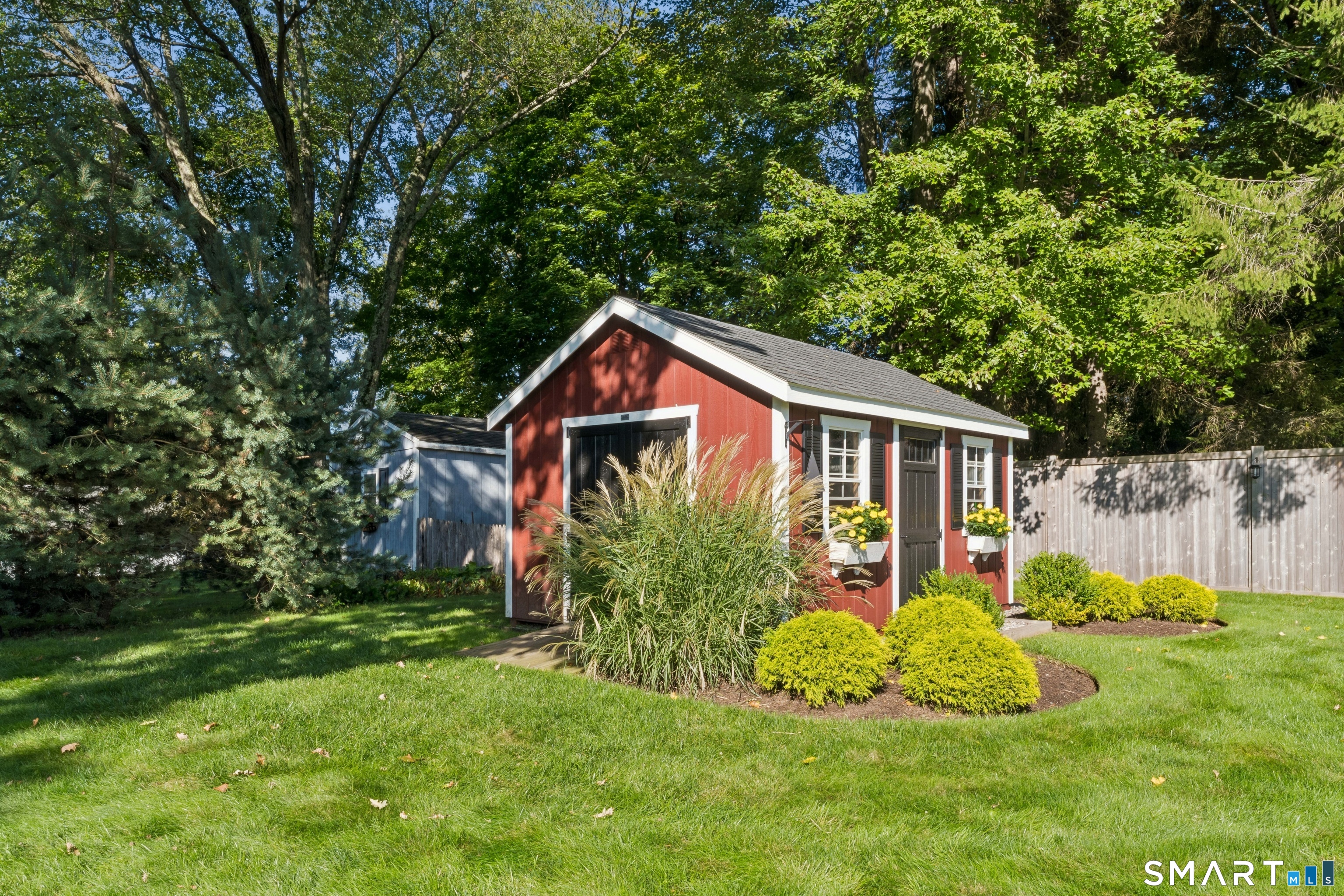 14 Redwood Drive photo 35