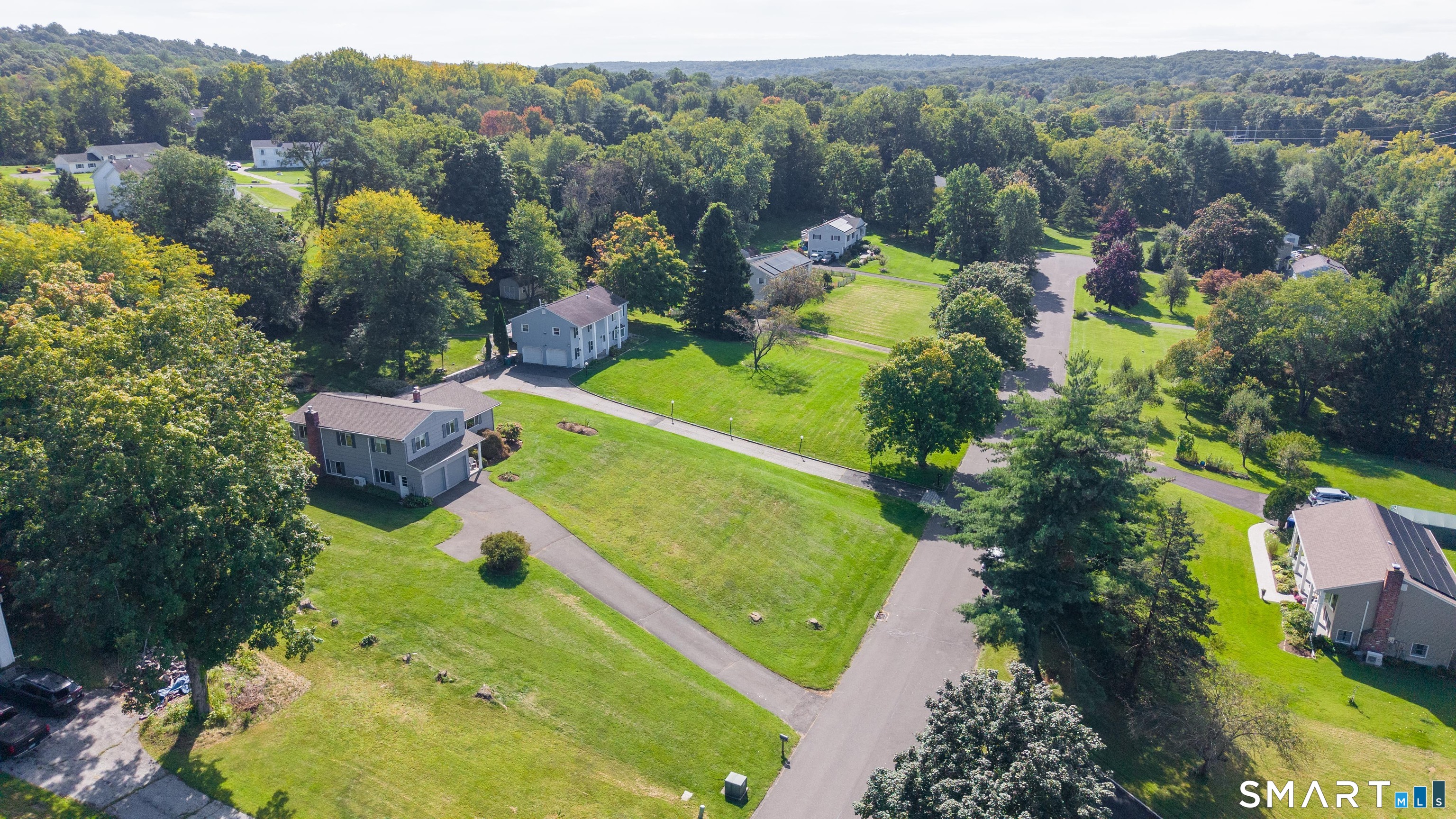 Photo 1 of Single family home for sale at 3 Mayflower Dr, Brookfield, CT 06804 | MLS# 24204781 | Listing updated on 2026-09-15