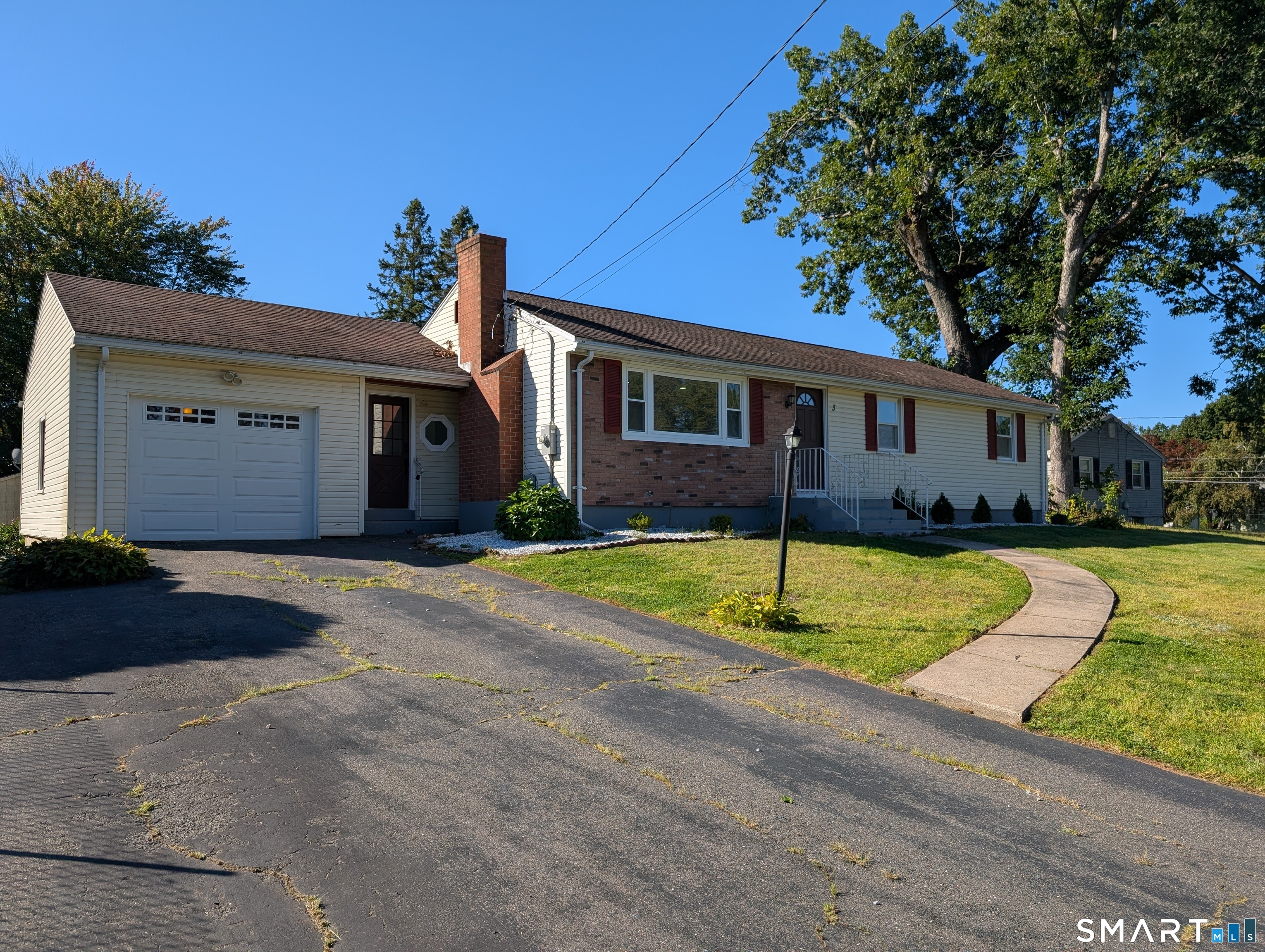 Single family home for sale at 3 Vinlen Dr, Windsor, CT 06095 | MLS# 24207321