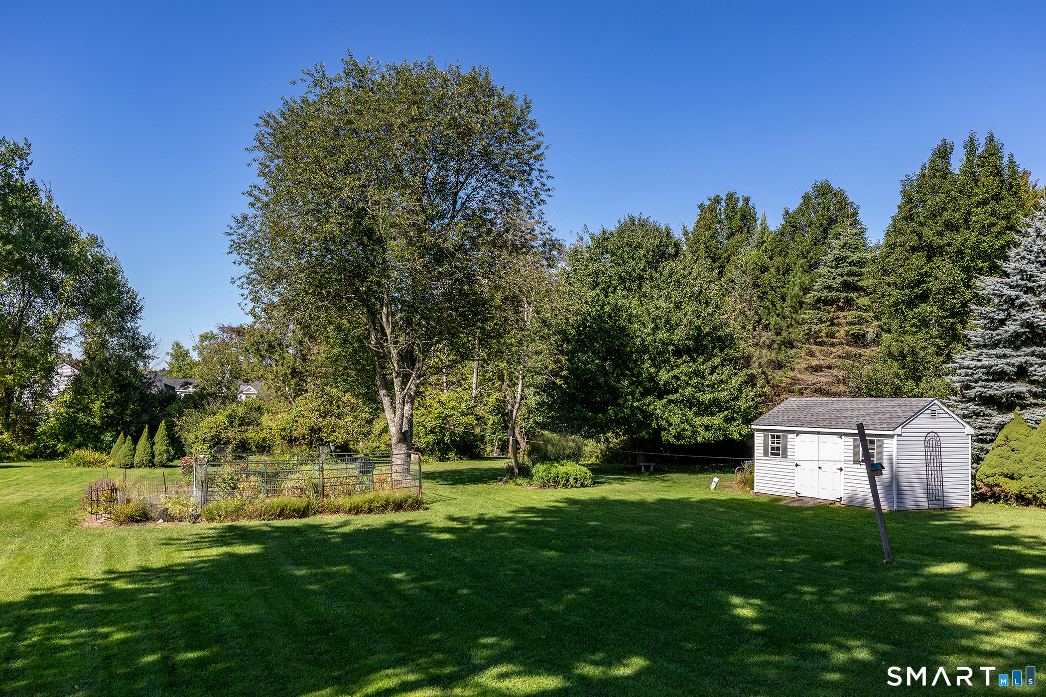 240 Beach Street photo 23