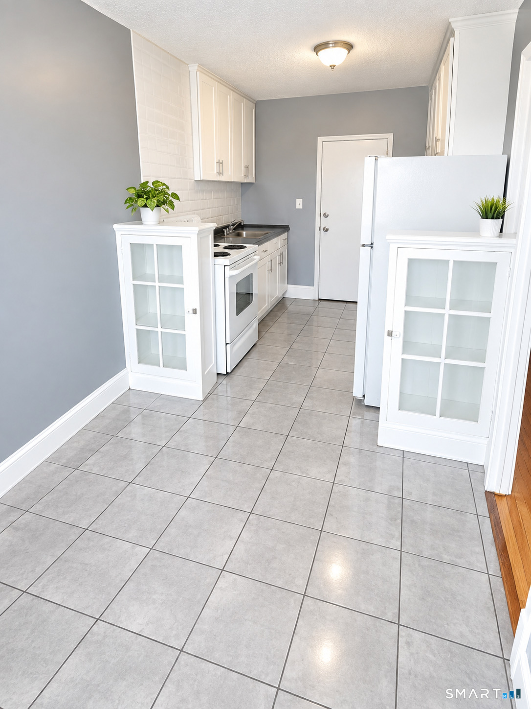 9 EVERGREEN Avenue Unit #B6 photo 5