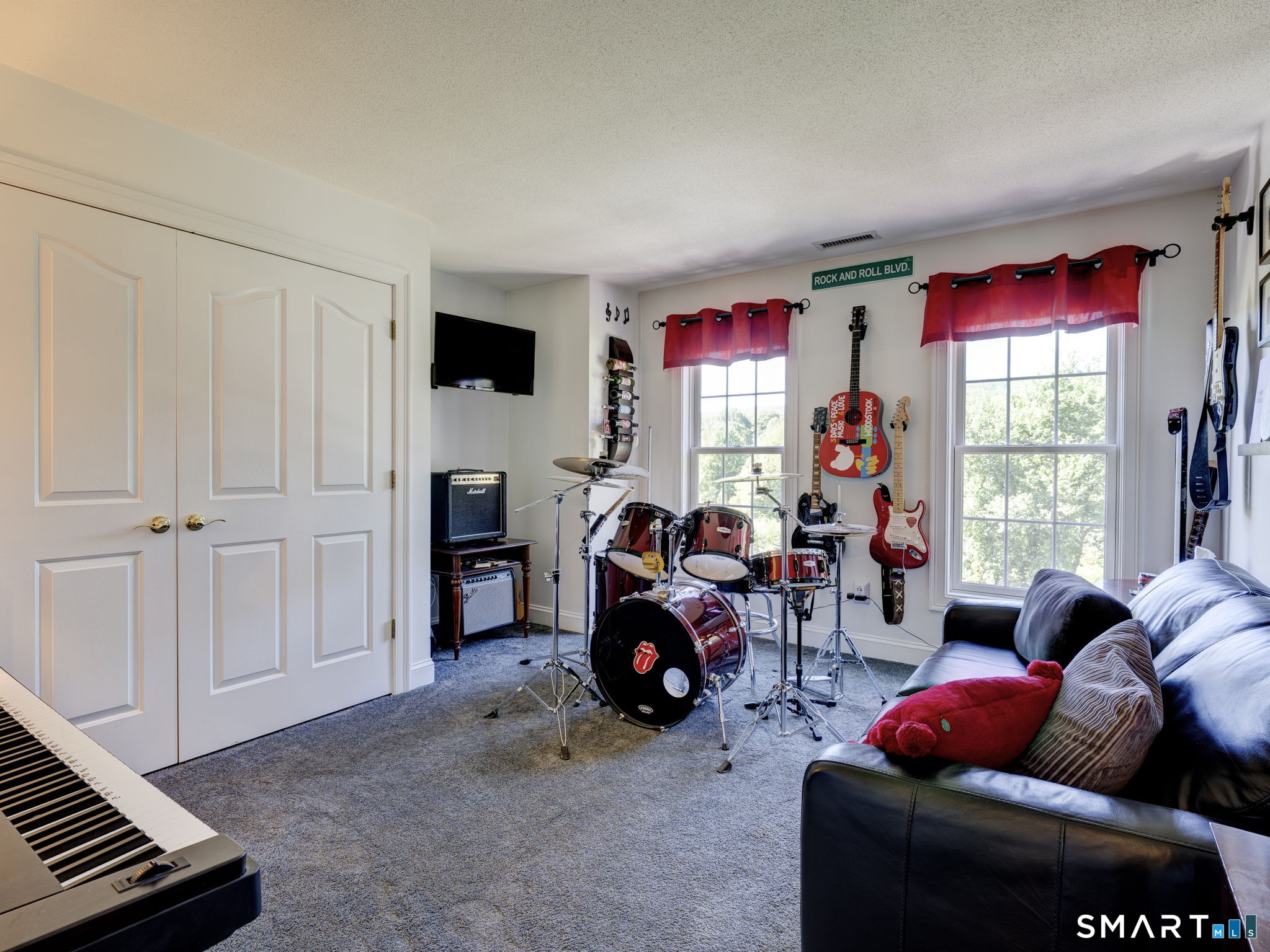 28 Austin Brook Drive photo 35