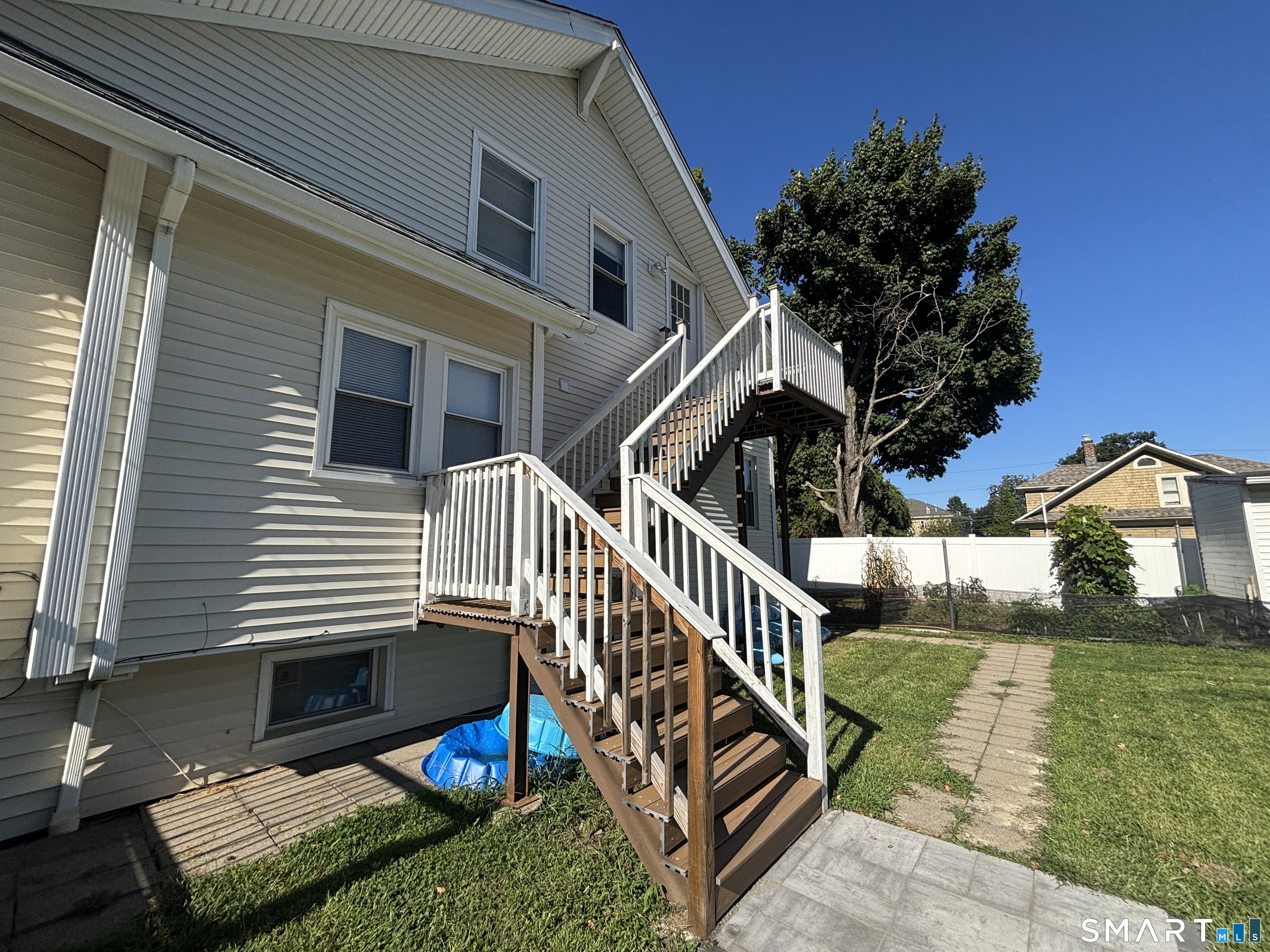 16-18 Hayes Drive photo 2
